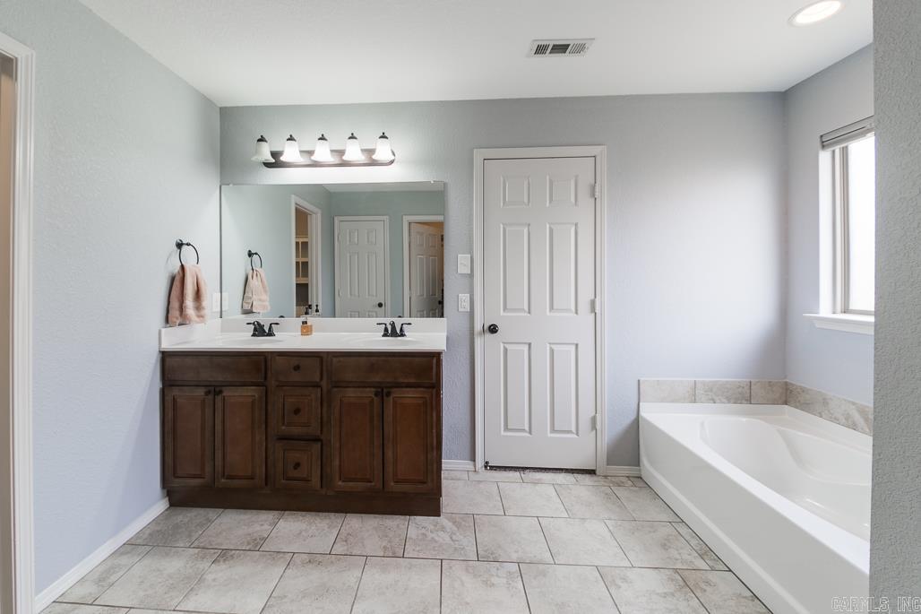 STONEHENGE PLACE - Residential