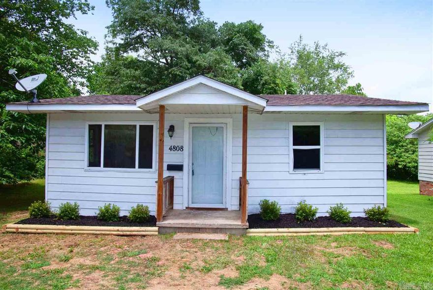 MOVE IN SPECIAL! HALF OFF FIRST MONTH’S RENT!   Cute 2BD in southwest Little Rock that is waiting for you to call home. Beautiful hardwood flooring throughout most of the house. Hardwood cabinets in kitchen. Ceiling fans throughout. Our leases are for two years and income has to be three times the amount of rent unless you have a housing voucher. This property is managed by Hoffman Team so beware of scammers - we will never ask you to Cashapp us money. The lease for this property is for 2 years with a 3% increase after the first year. Income must be 3x the amount of rent per month unless you have a housing voucher.