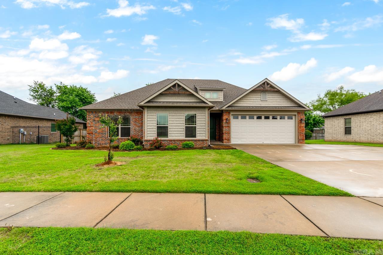 BEAUTIFUL 3 BEDROOM 2 BATH HOME IN SALEM WOODS SUB. NEW LVP IN KITCHEN, LIVING ROOM AND BEDROOMS. PRIMARY BEDROOM IS APART FROM GUEST ROOMS. ALL BEDROOMS ARE LARGE WITH GREAT CLOSET SPACE. CUSTOM CABINETS THROUGHOUT. WOOD BLINDS THROUGHOUT. DOUBLE VANITIES IN BATHROOMS. DON'T MISS THIS GREAT HOME!