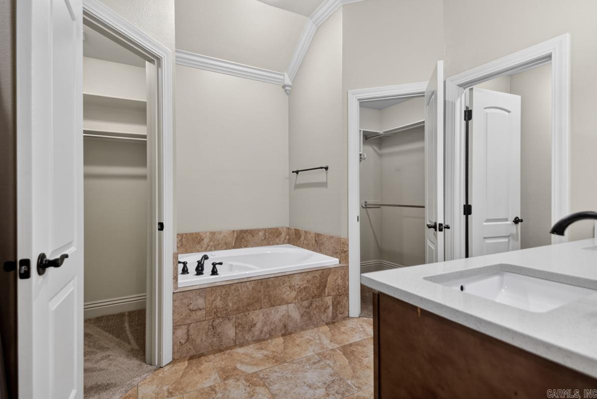 COUNTRY CLUB OF AR - MONTMARTRE - Residential
