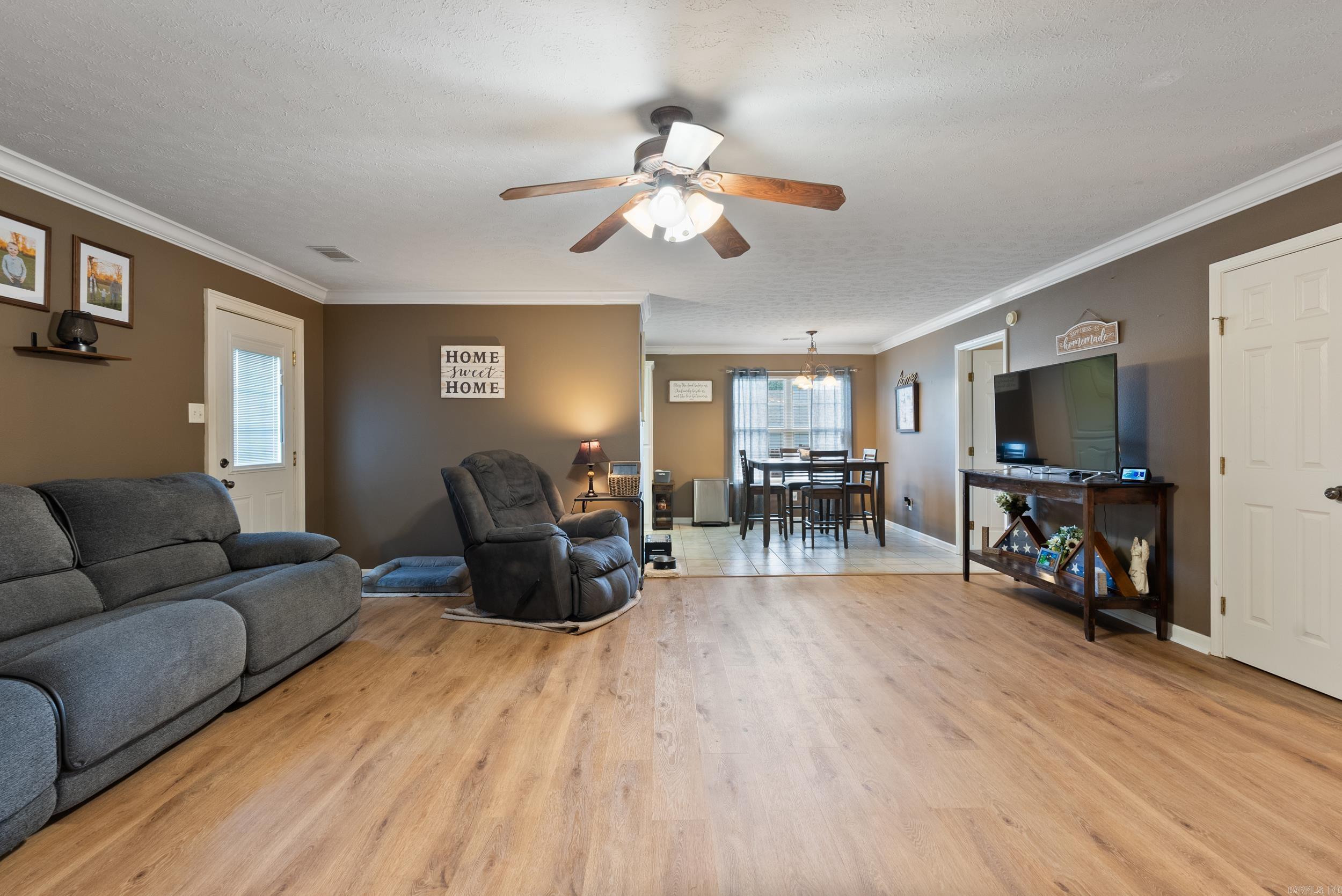 HUNTERS RUN - Residential