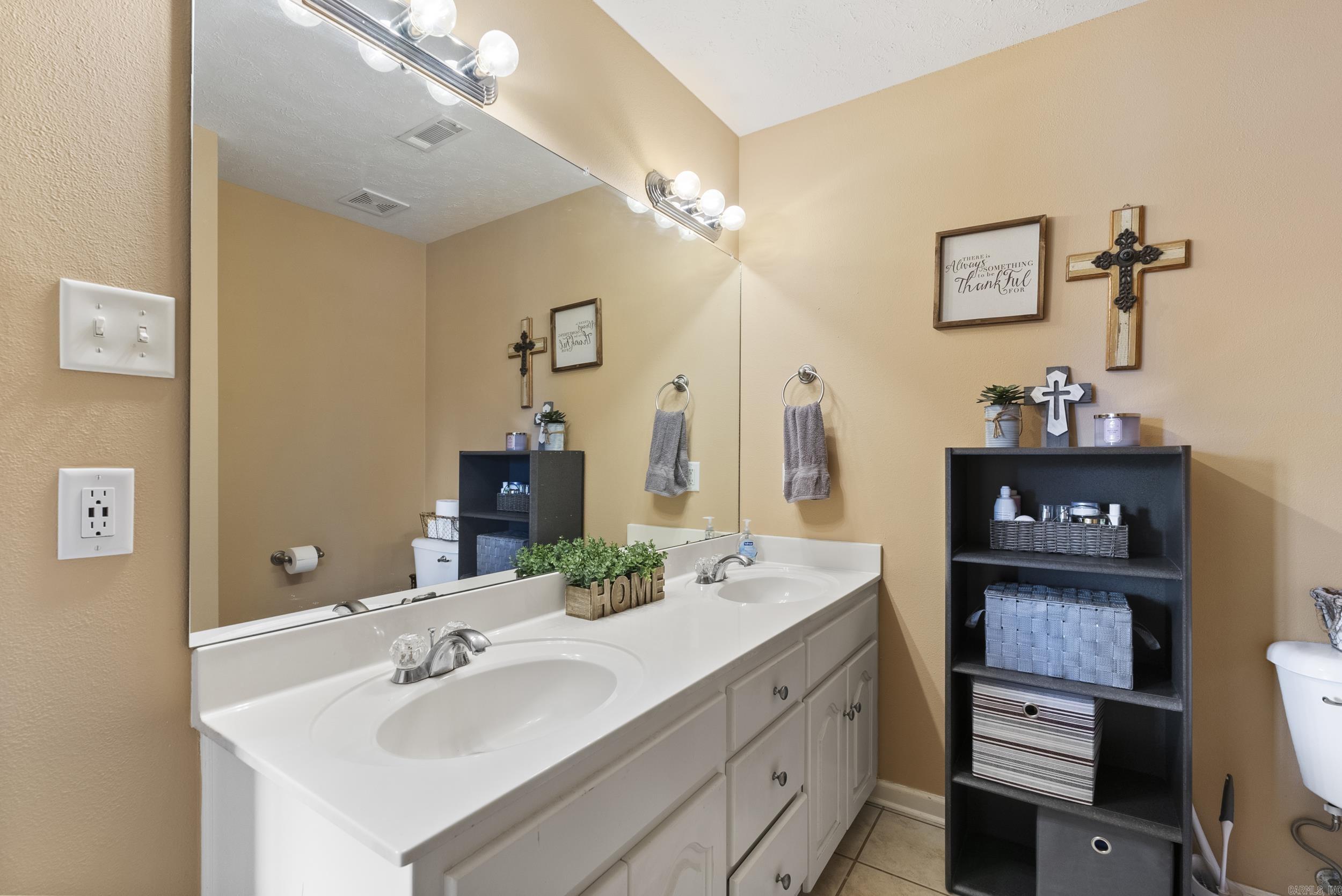 HUNTERS RUN - Residential