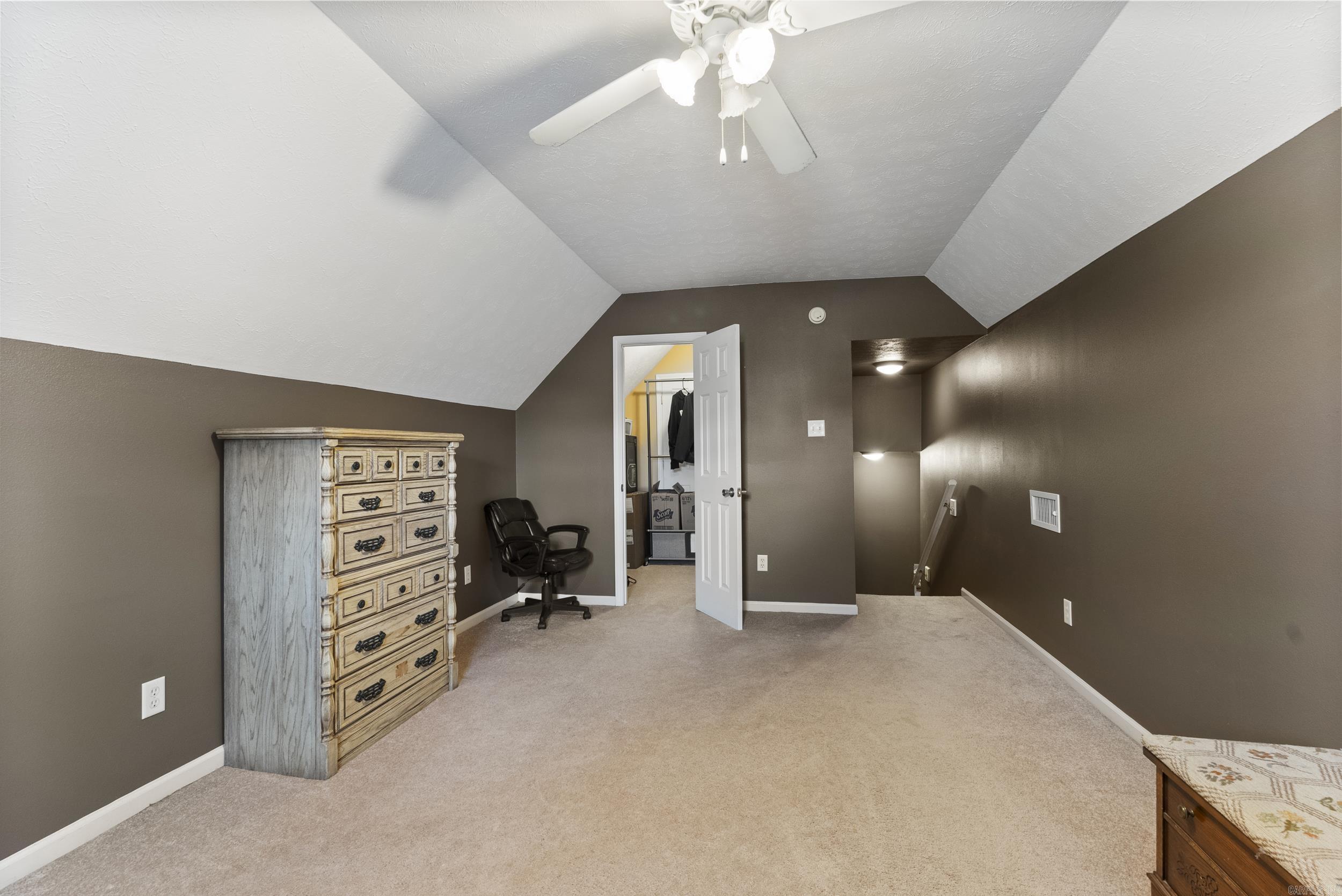 HUNTERS RUN - Residential