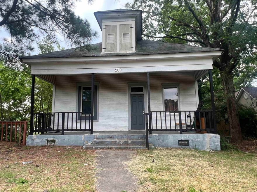 Investor Special in the Heart of Hot Springs! Own a piece of Hot Springs history with this charming 3-bedroom, 1-bath home located just minutes from Central Avenue, Oaklawn Racing Casino Resort, downtown Hot Springs, Majestic Park, and the Hot Springs Creek Greenway Trail. Offering 1,380 sq ft of vintage charm, this property is currently tenant-occupied and generating steady income at $950/month. Whether you're looking to add to your rental portfolio or renovate and flip, this home sits in a prime location near all the action. Enjoy quick access to shopping, restaurants, parks, and the vibrant culture of this historic spa town. Don’t miss this opportunity to invest in one of Arkansas’s top tourist destinations