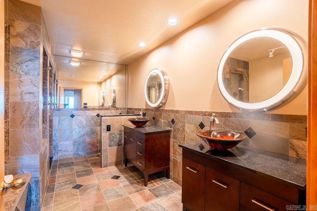 DIAMOND BLUFF ESTATES EAST - Residential