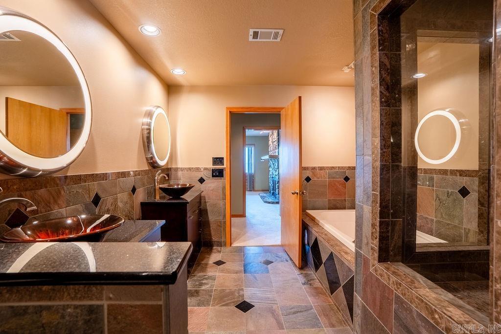 DIAMOND BLUFF ESTATES EAST - Residential