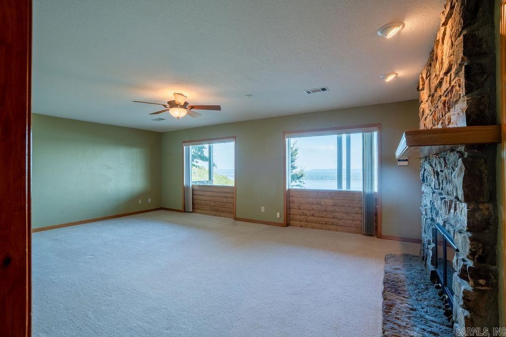 DIAMOND BLUFF ESTATES EAST - Residential
