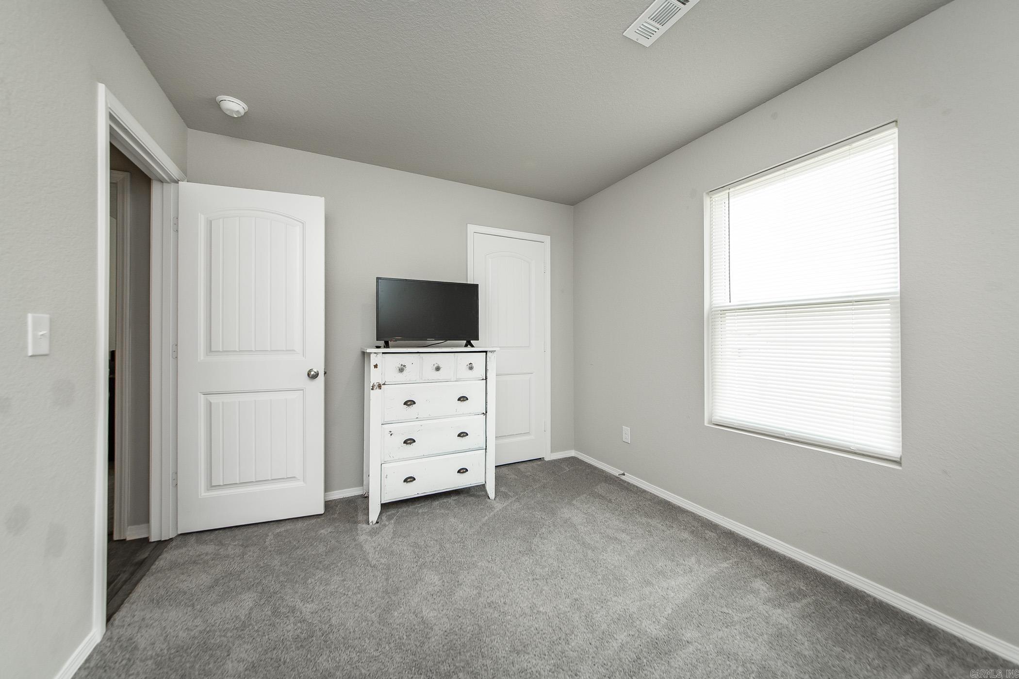 OAKLAND GROVE ESTATES - Residential Lease