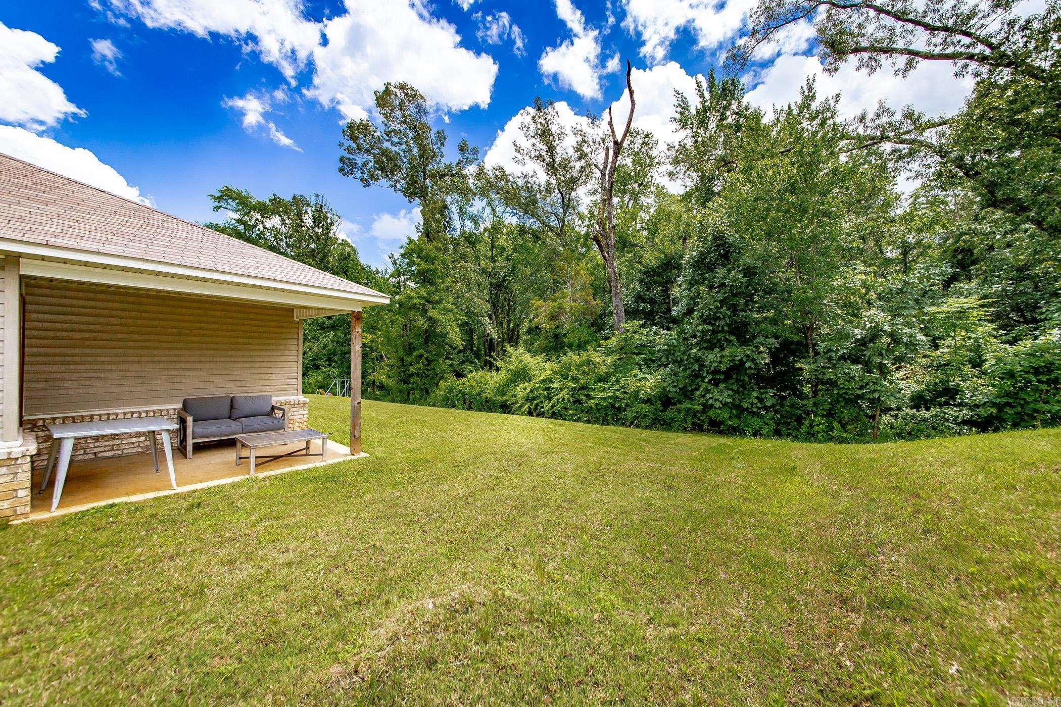 OAKLAND GROVE ESTATES - Residential Lease