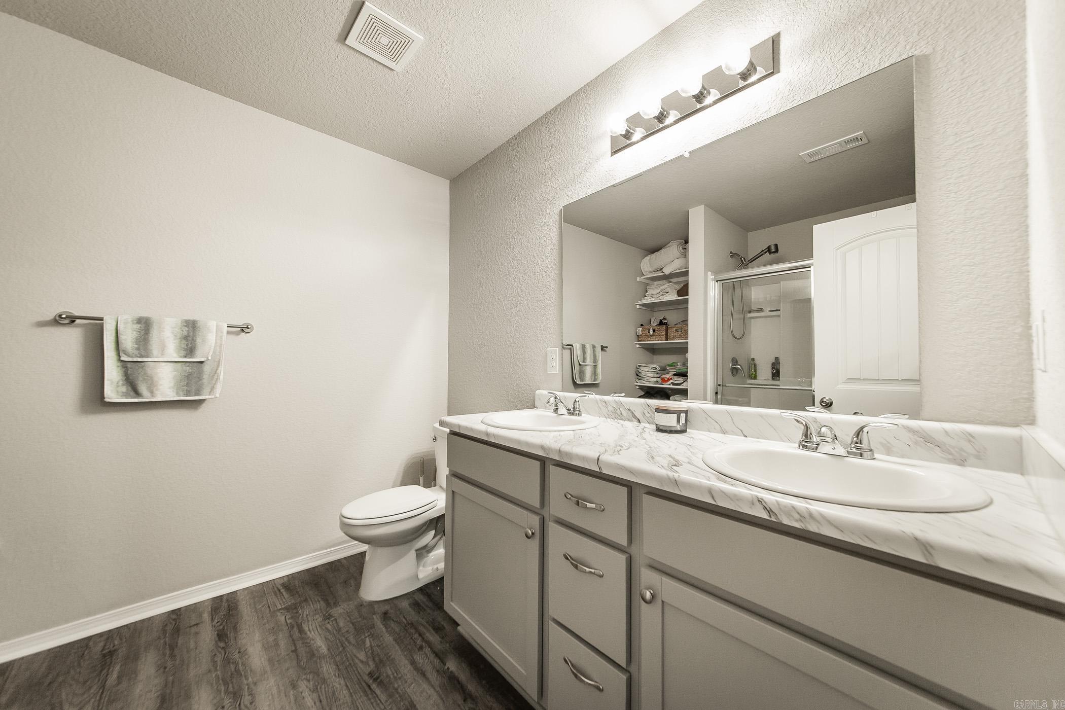 OAKLAND GROVE ESTATES - Residential Lease