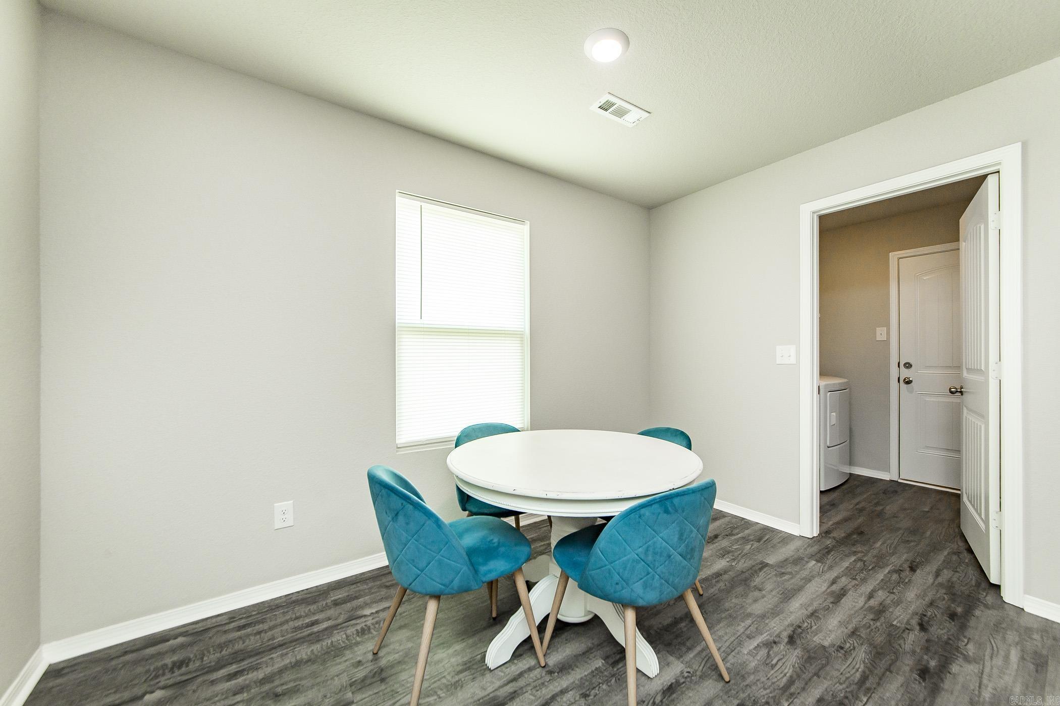 OAKLAND GROVE ESTATES - Residential Lease