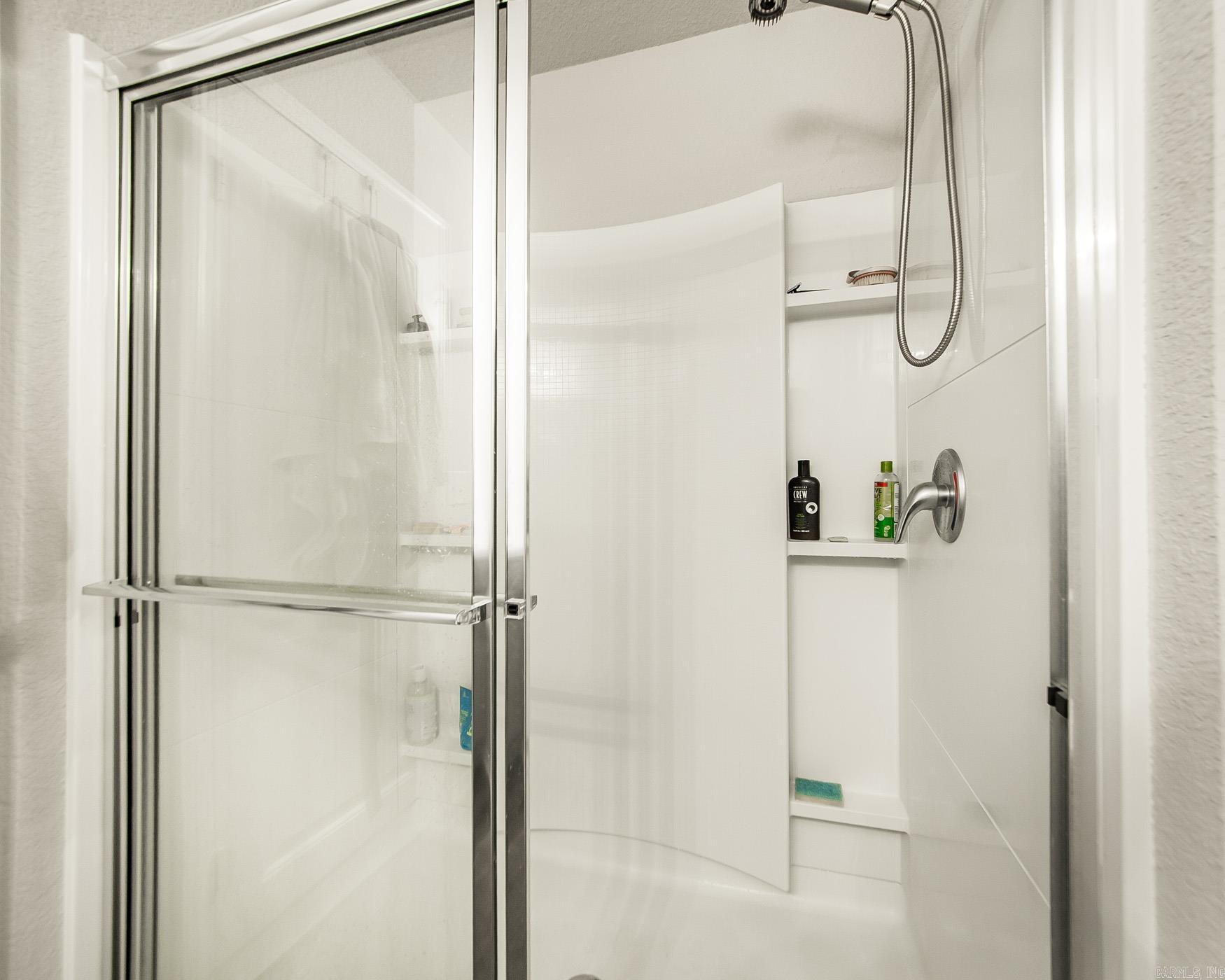 OAKLAND GROVE ESTATES - Residential Lease