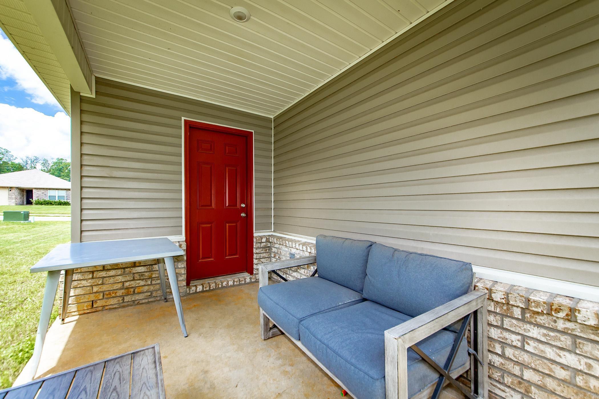 OAKLAND GROVE ESTATES - Residential Lease