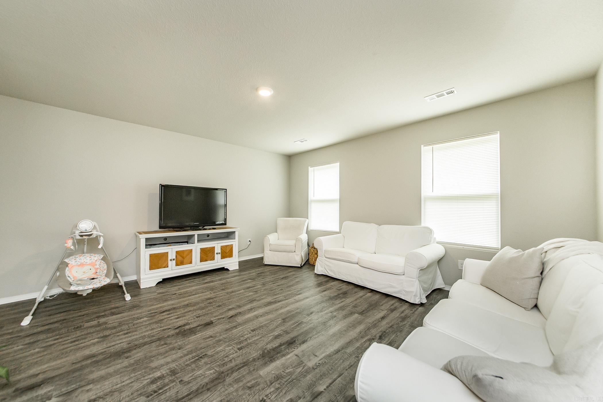 OAKLAND GROVE ESTATES - Residential Lease