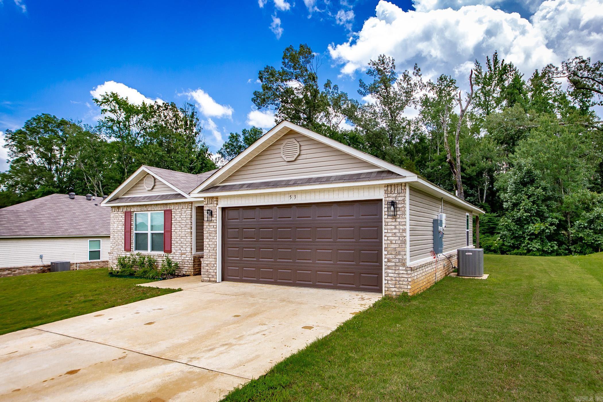 OAKLAND GROVE ESTATES - Residential Lease