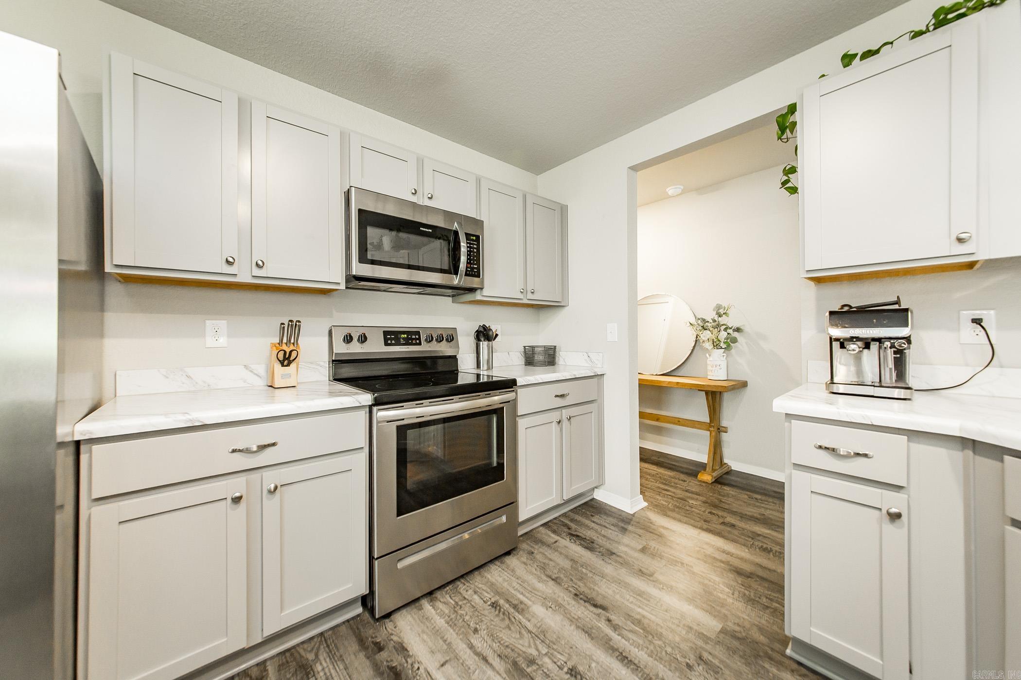 OAKLAND GROVE ESTATES - Residential Lease