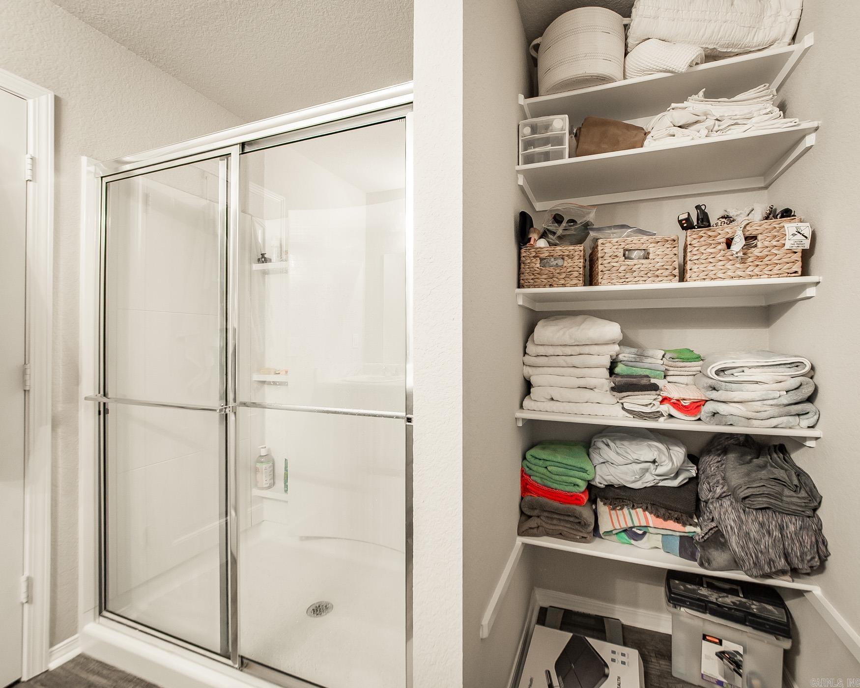 OAKLAND GROVE ESTATES - Residential Lease