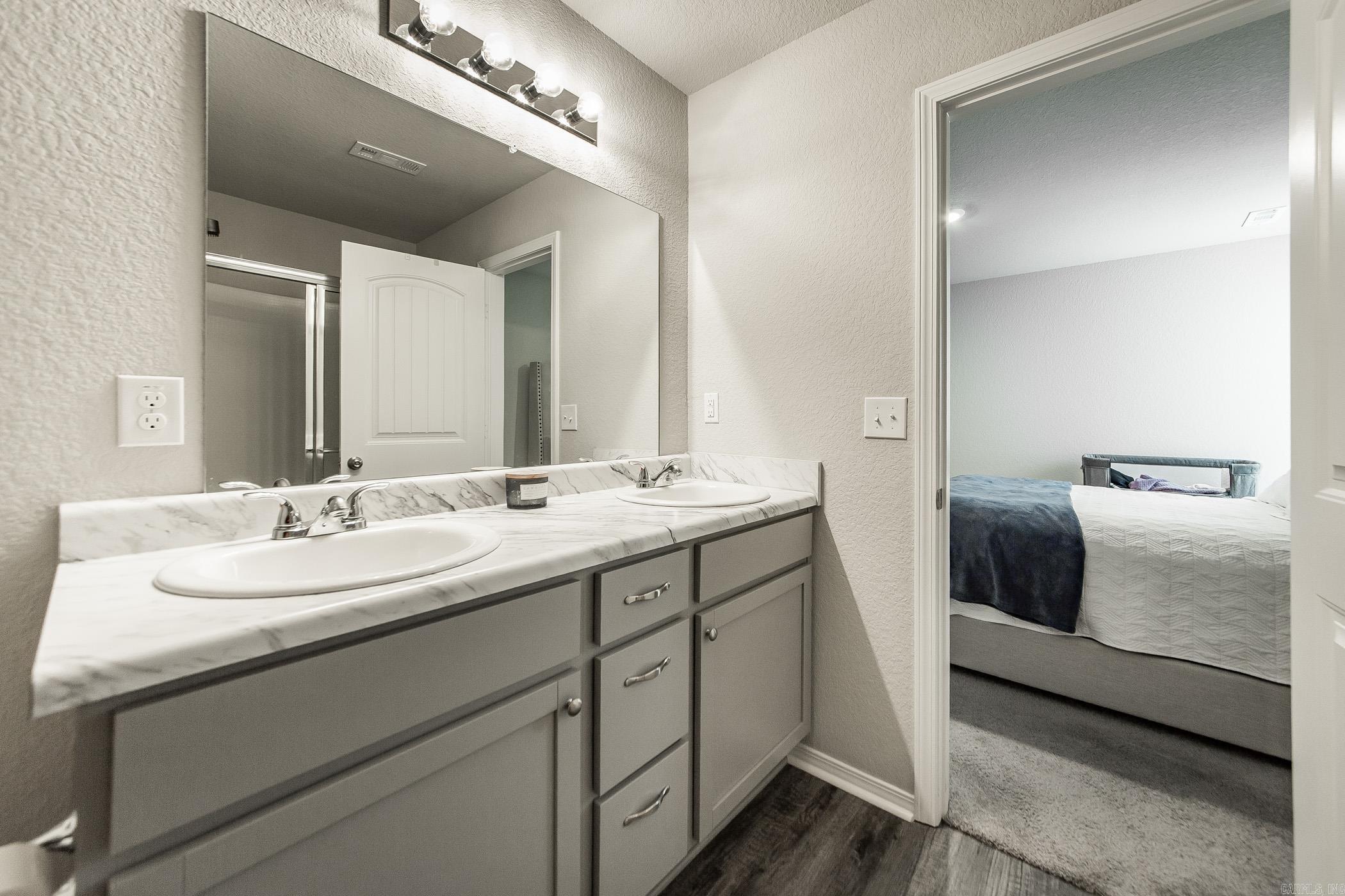 OAKLAND GROVE ESTATES - Residential Lease