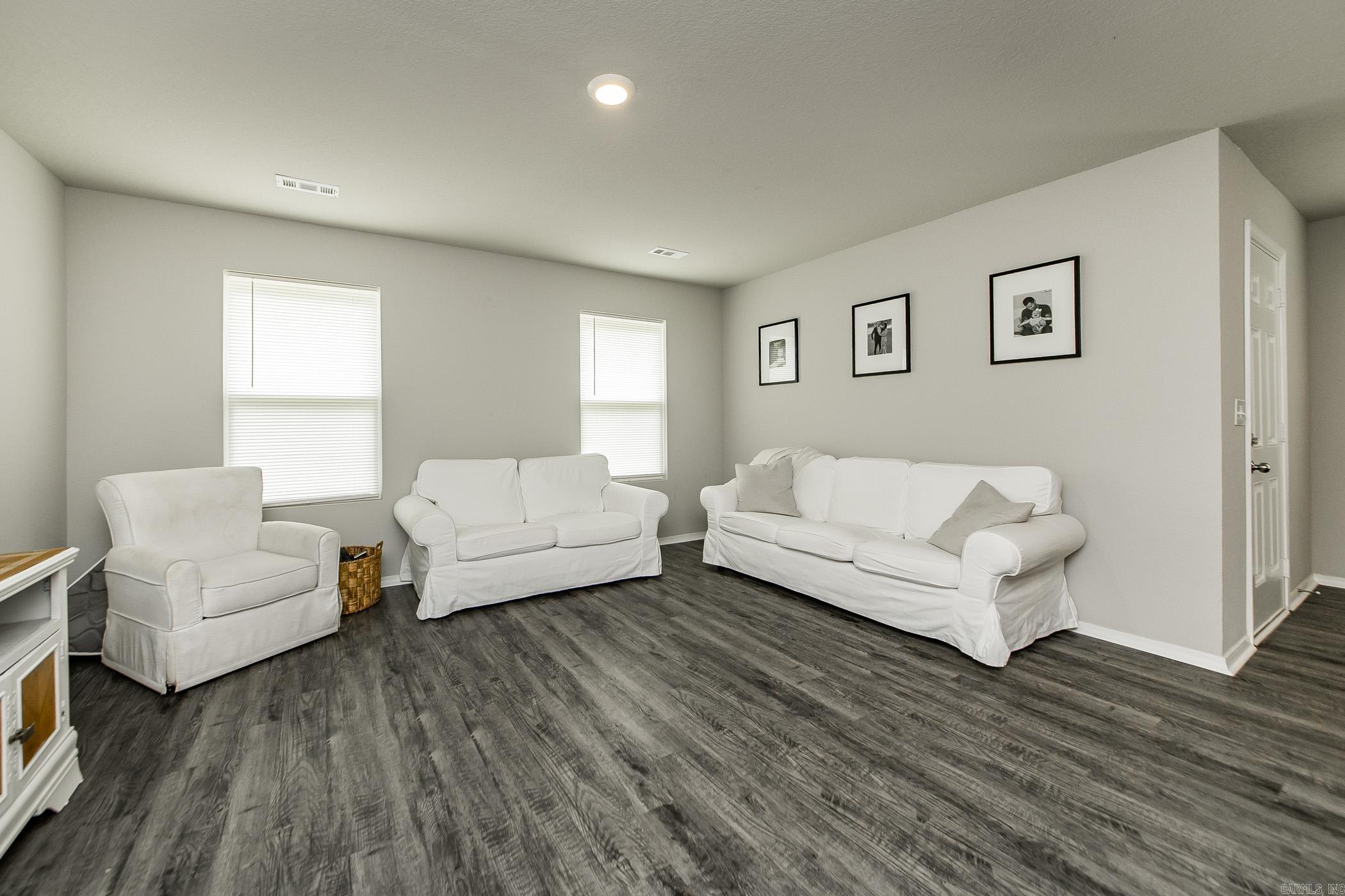 OAKLAND GROVE ESTATES - Residential Lease