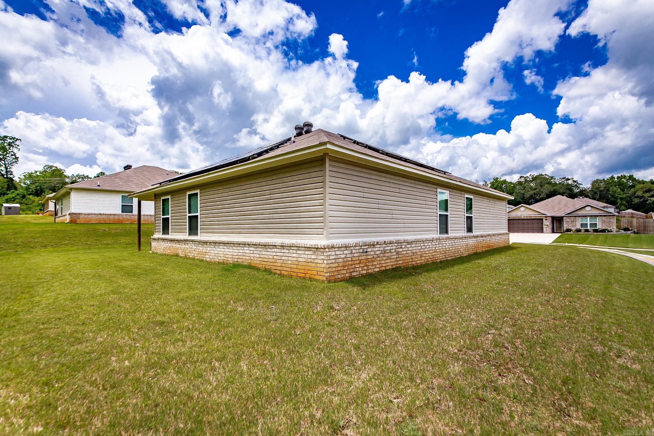 OAKLAND GROVE ESTATES - Residential Lease