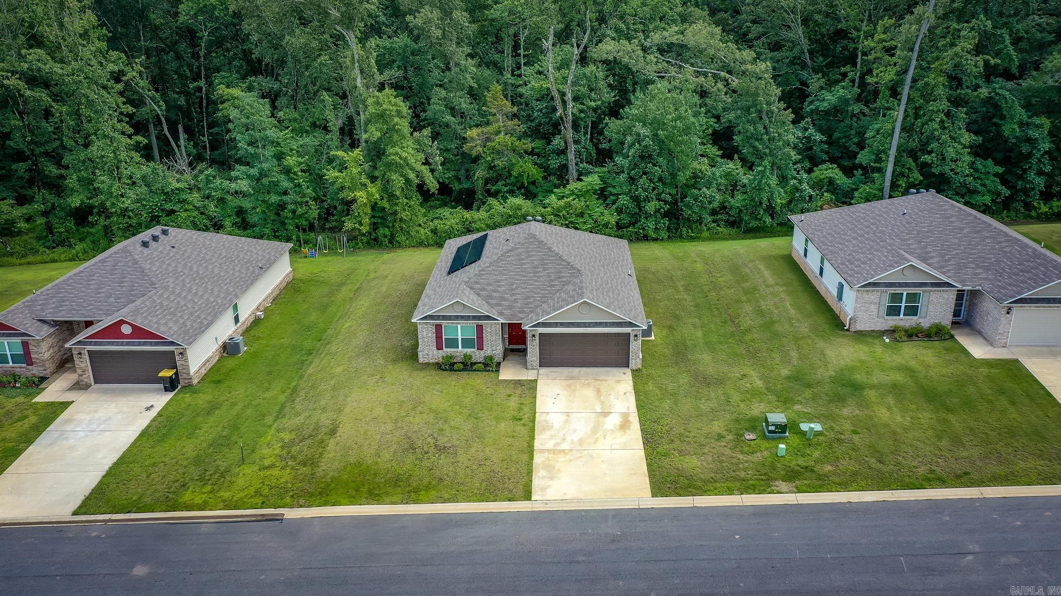 OAKLAND GROVE ESTATES - Residential Lease