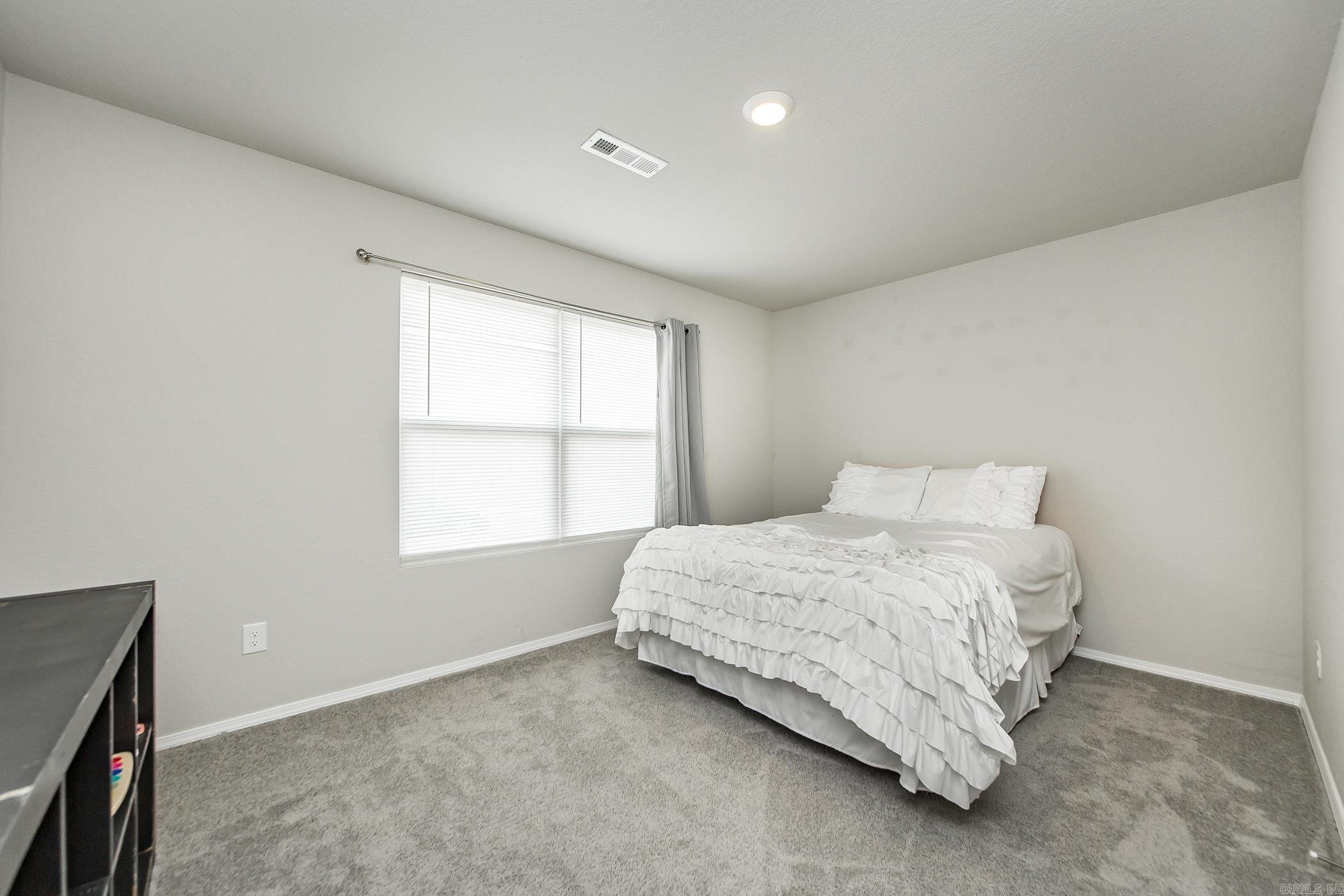 OAKLAND GROVE ESTATES - Residential Lease