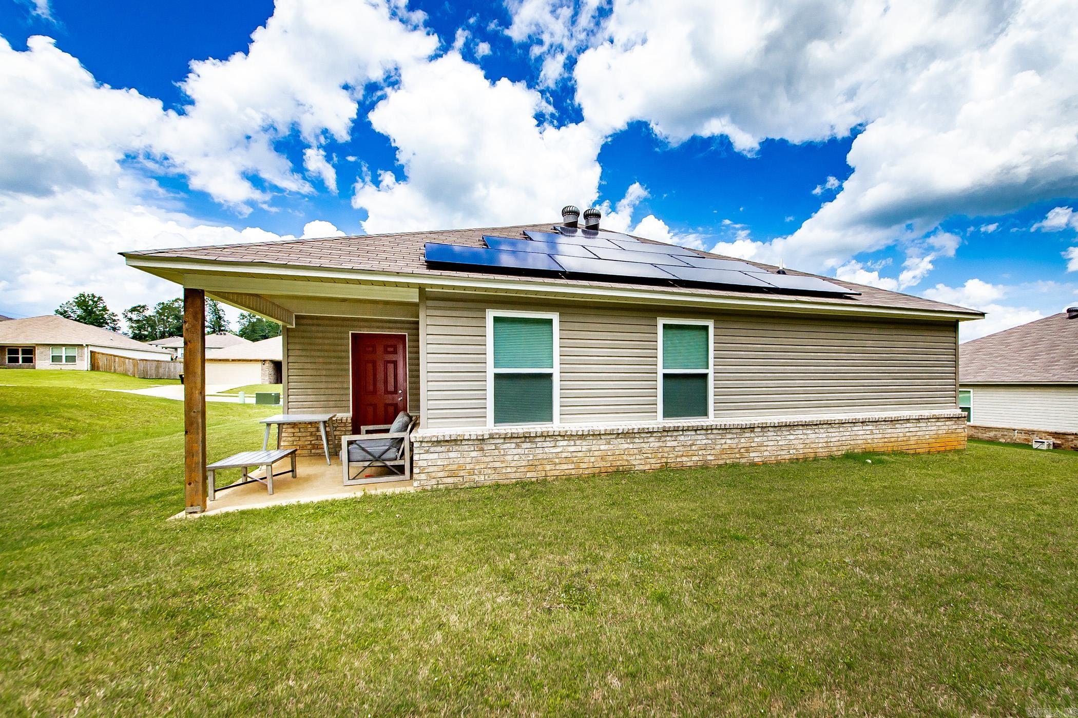 OAKLAND GROVE ESTATES - Residential Lease