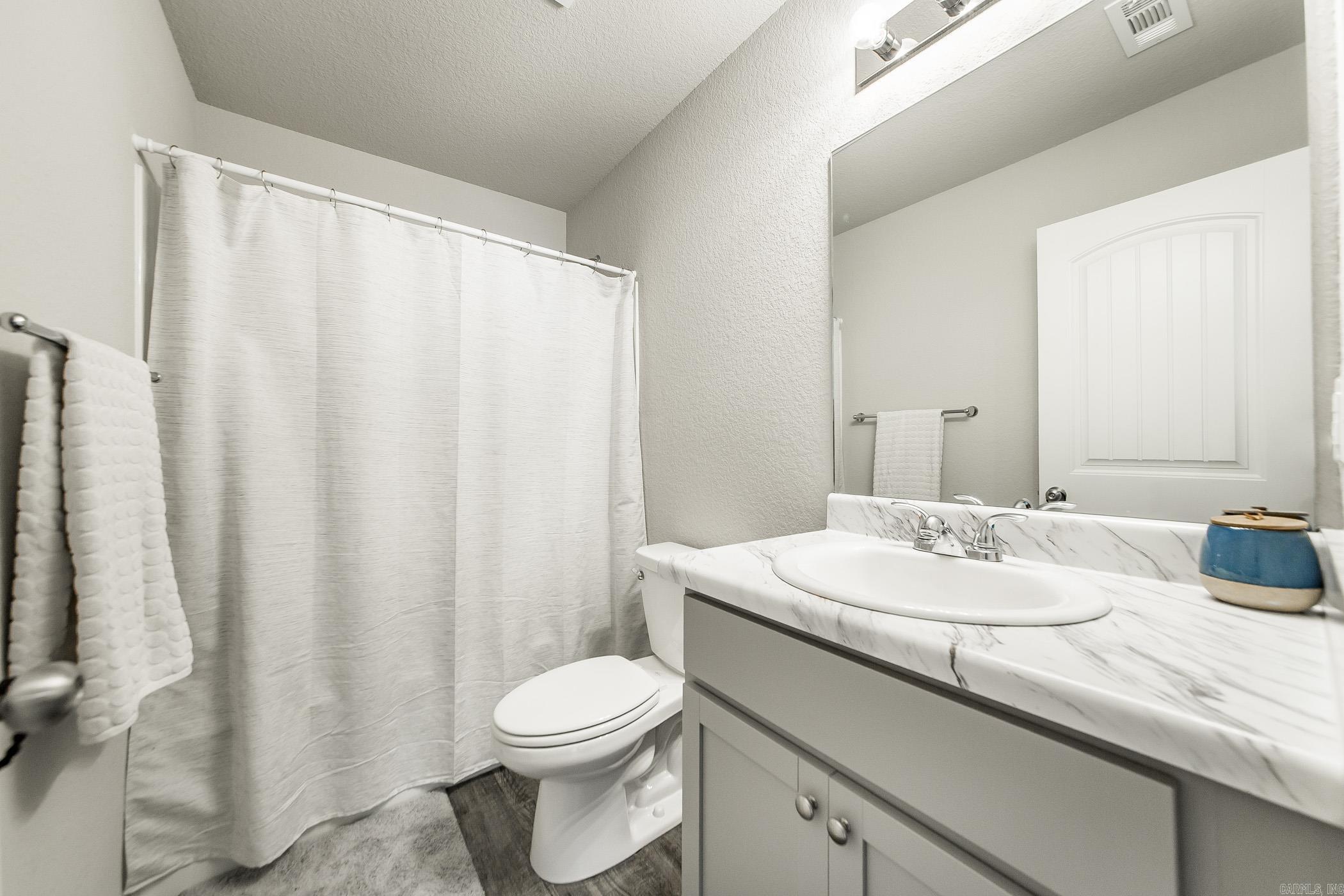 OAKLAND GROVE ESTATES - Residential Lease