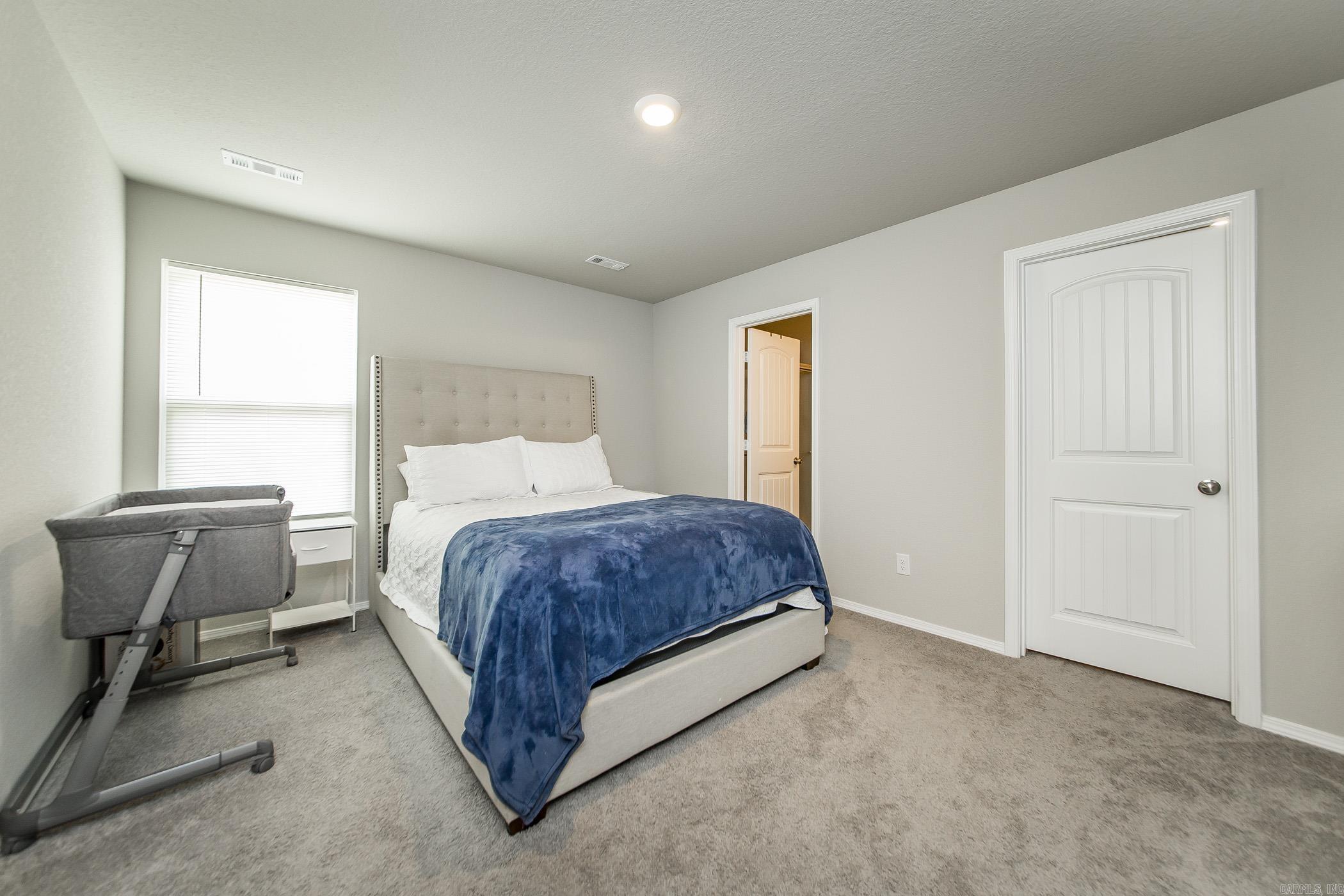 OAKLAND GROVE ESTATES - Residential Lease