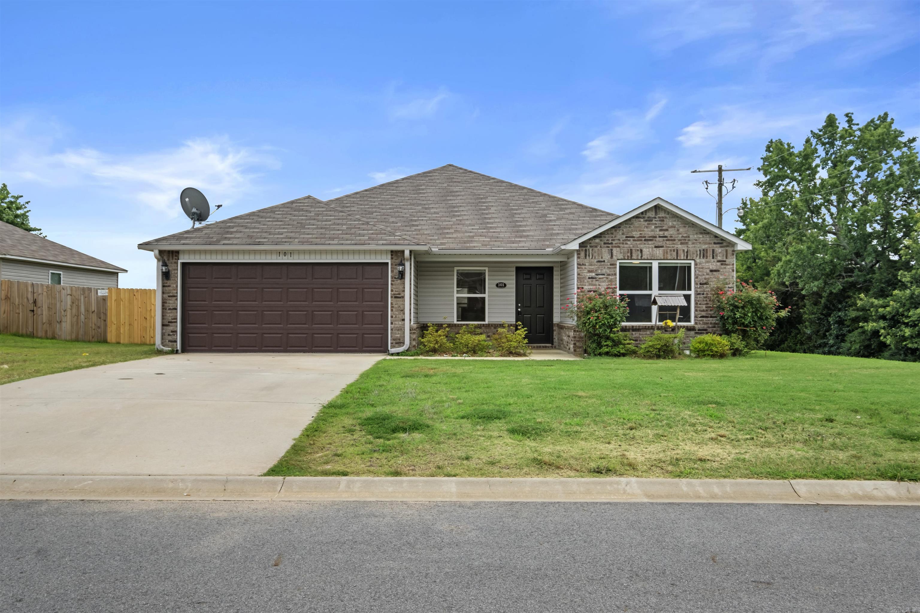Built in 2022, this 4-bedroom, 2-bathroom home offers a well-thought-out split floor plan with 1,640 square feet of living space. The primary suite is privately located apart from the additional bedrooms and features a luxurious walk-in shower. Arched entryways, abundant natural light from numerous windows, and updated fixtures throughout create a bright and welcoming atmosphere. The home includes a separate laundry room, a two-car garage, and sits on a corner lot. Outside, youāll find a fully fenced backyard with a new gate, an open patio, and a 15āx20ā storage shed. Move-in ready and located in the heart of Beebe.