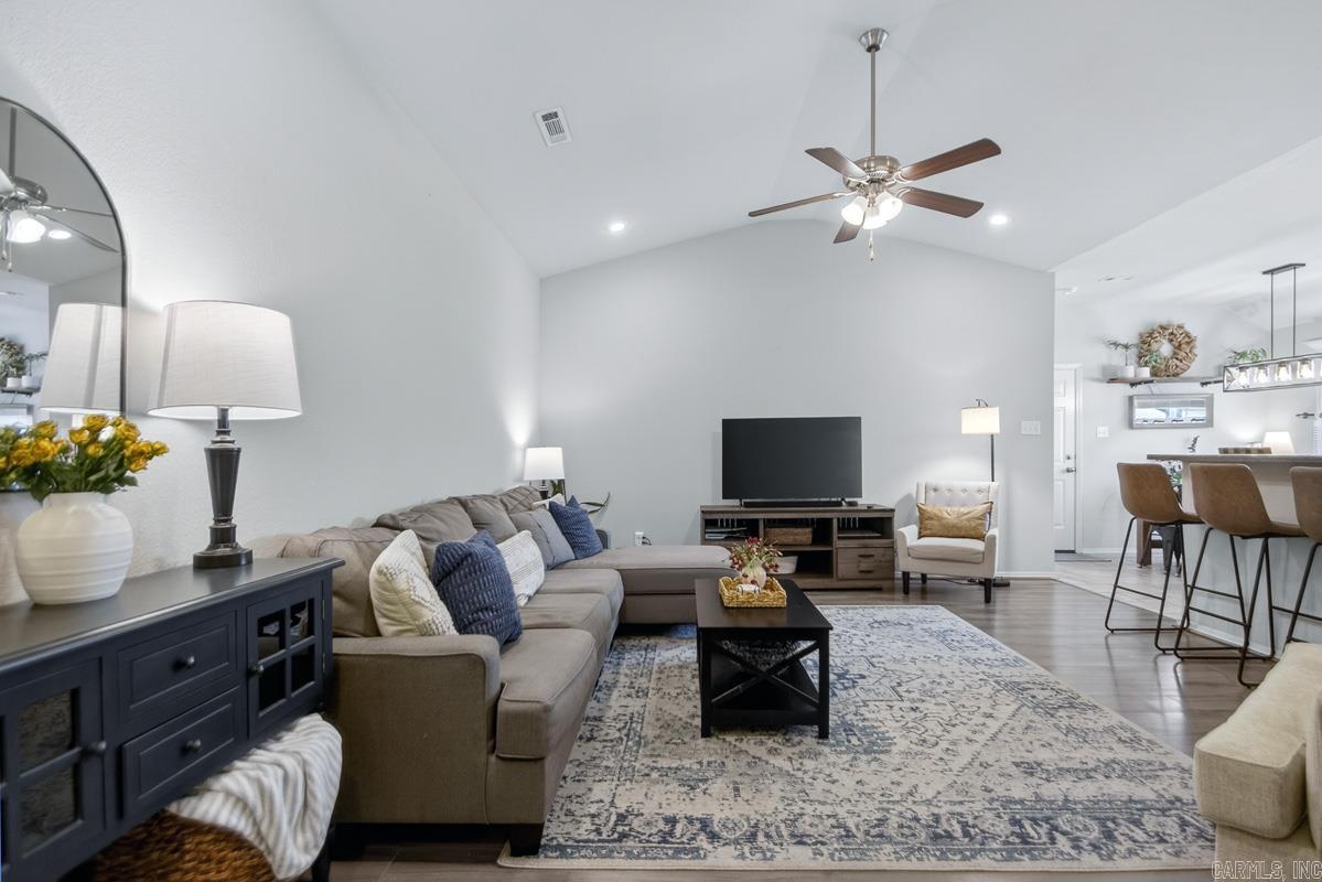 BENJAMIN GROVE - Residential