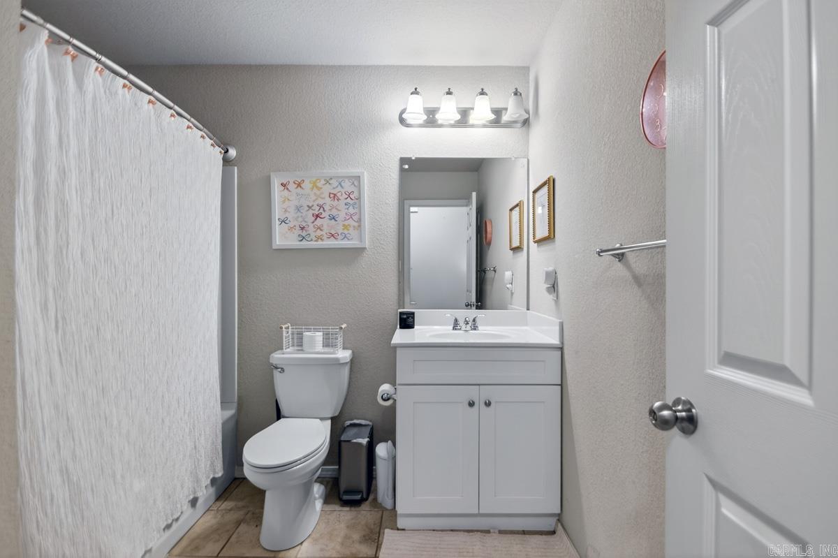 BENJAMIN GROVE - Residential