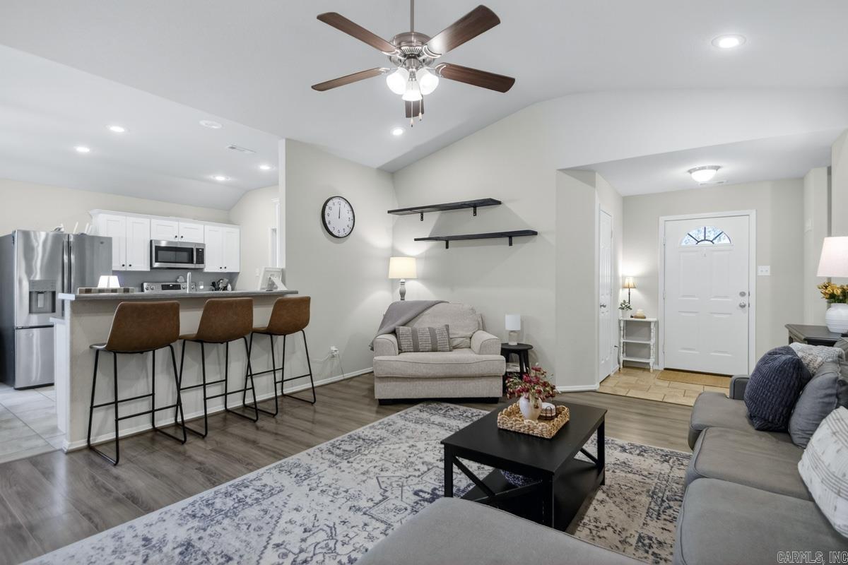 BENJAMIN GROVE - Residential