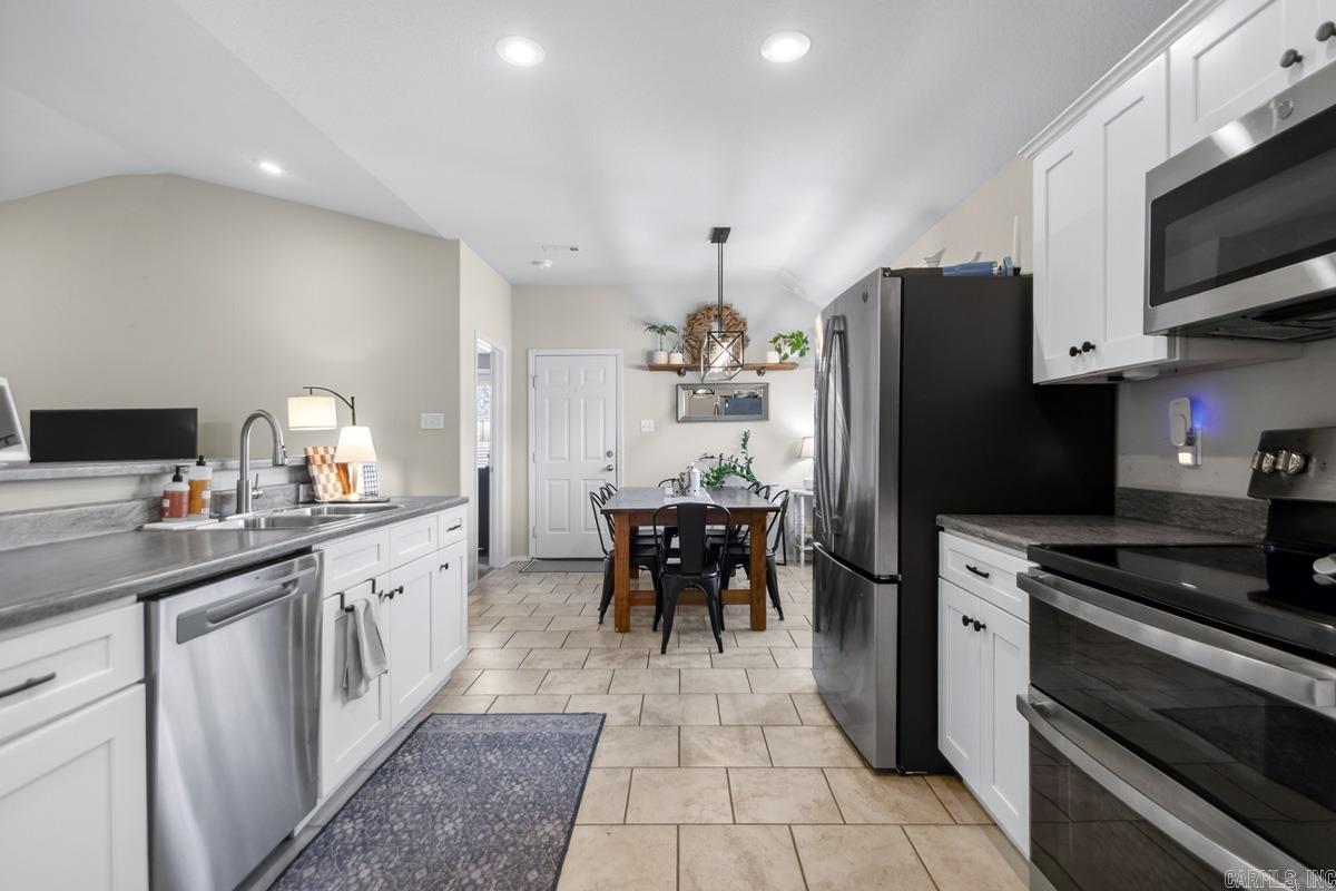 BENJAMIN GROVE - Residential