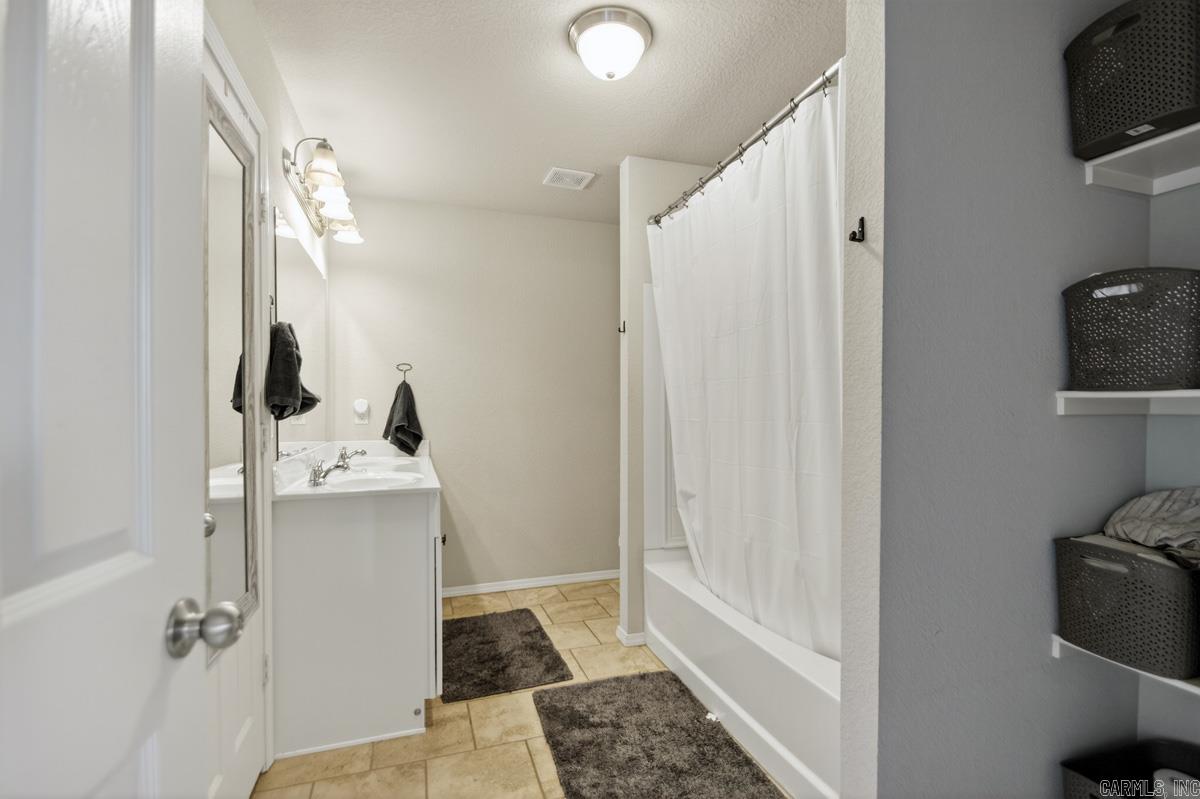 BENJAMIN GROVE - Residential