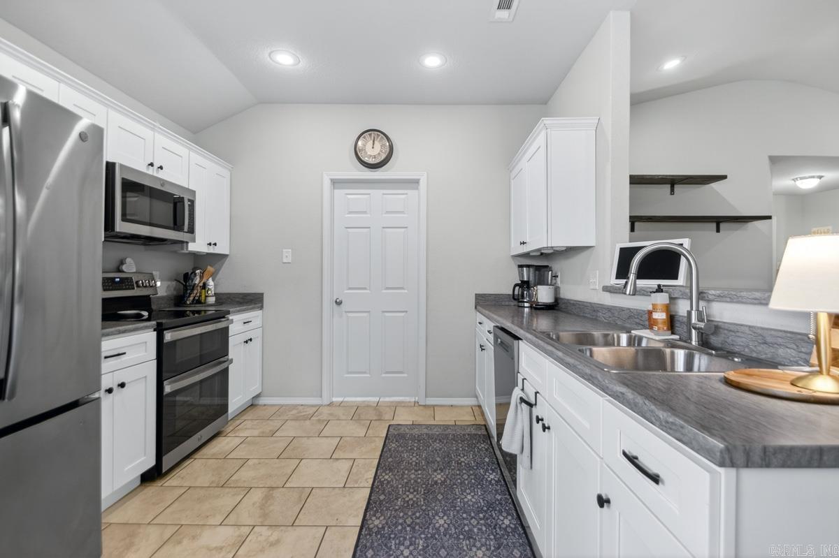 BENJAMIN GROVE - Residential