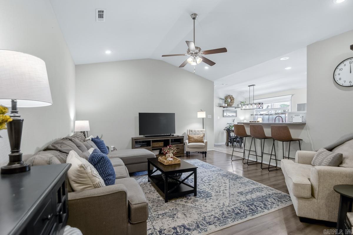 BENJAMIN GROVE - Residential