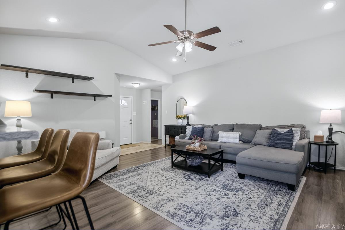 BENJAMIN GROVE - Residential