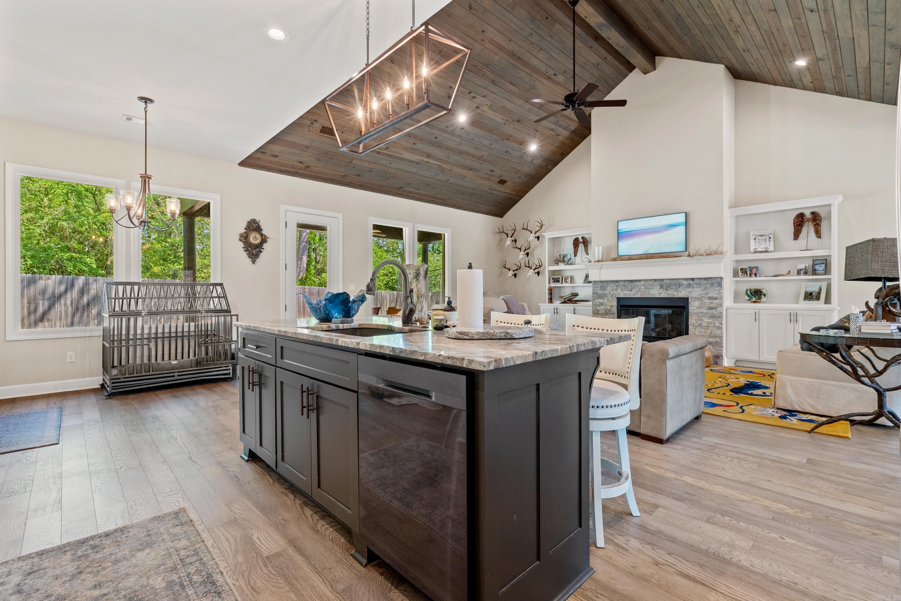 ARLINGTON PARK - Residential