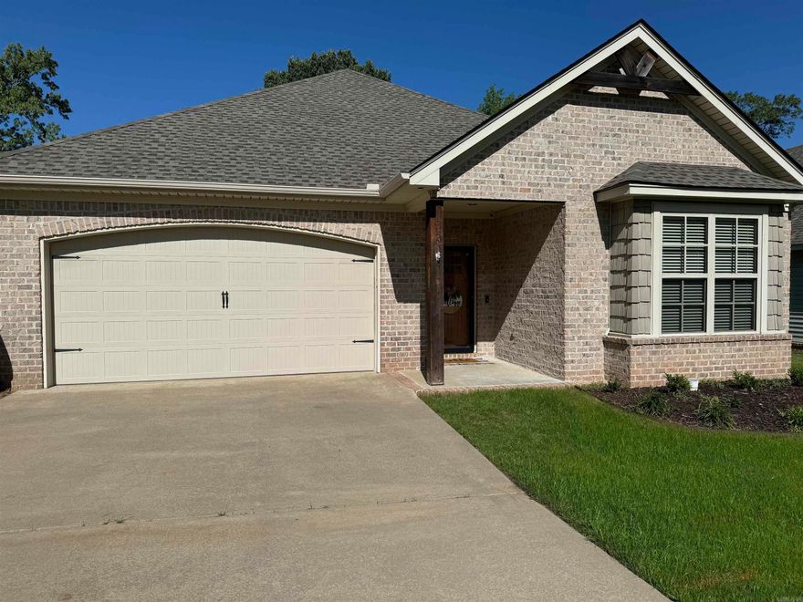 Don't miss this adorable home in the heart of Benton. This home is located down a quiet street and is close to dining and shopping. This 3 bed, 2 bath home offers a spacious and open floor plan. Granite counter tops in kitchen and bathrooms. Hard surface flooring through out. The back yard is fully fenced and offers a spacious covered patio. New Roof, New LED can lights, new fence, and stove. This is a nice one!!