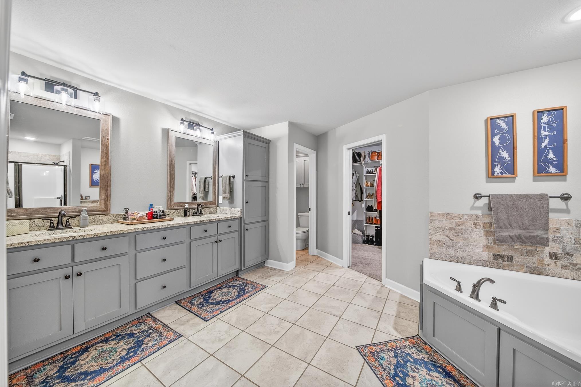 HERITAGE MEADOWS - Residential