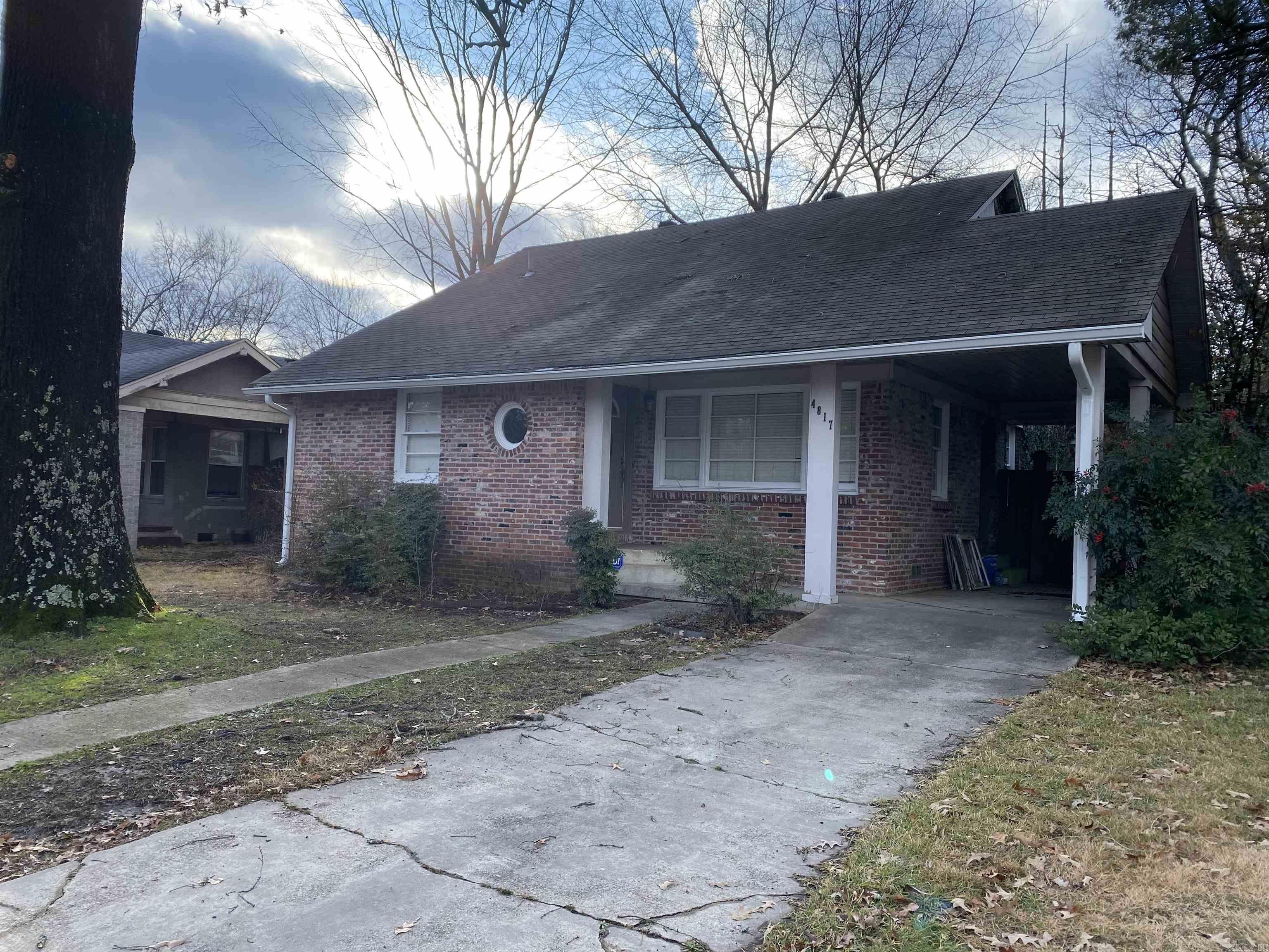 Beautiful home in the Heights neighborhood! Located within walking distance of Forest Park Elementary School, and all of the great restaurants and shops the Heights has to offer. One block away from the Allsopp Park North Gateway. Master bedroom and bathroom on the second floor, two bedrooms and one full bathroom on the first floor. Covered carport in the front, and a parking pad in the back. Granite countertops in the kitchen. New water heater in 2021. New HVAC unit in 2020. Full interior paint in 2023.