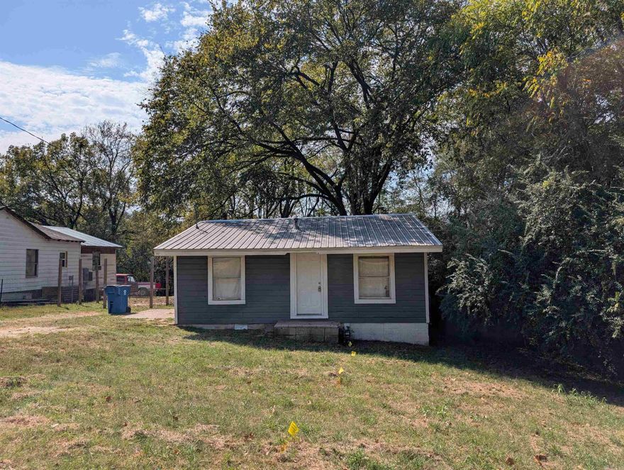 2 bedrooms 1 bath house located in Benton AR. 837 sq.ft. built in 1949. Metal roof installed in 2016. Water heater in 2017. New vinyl floors. Rented for the past 6 years. Broker owned. Excellent location.