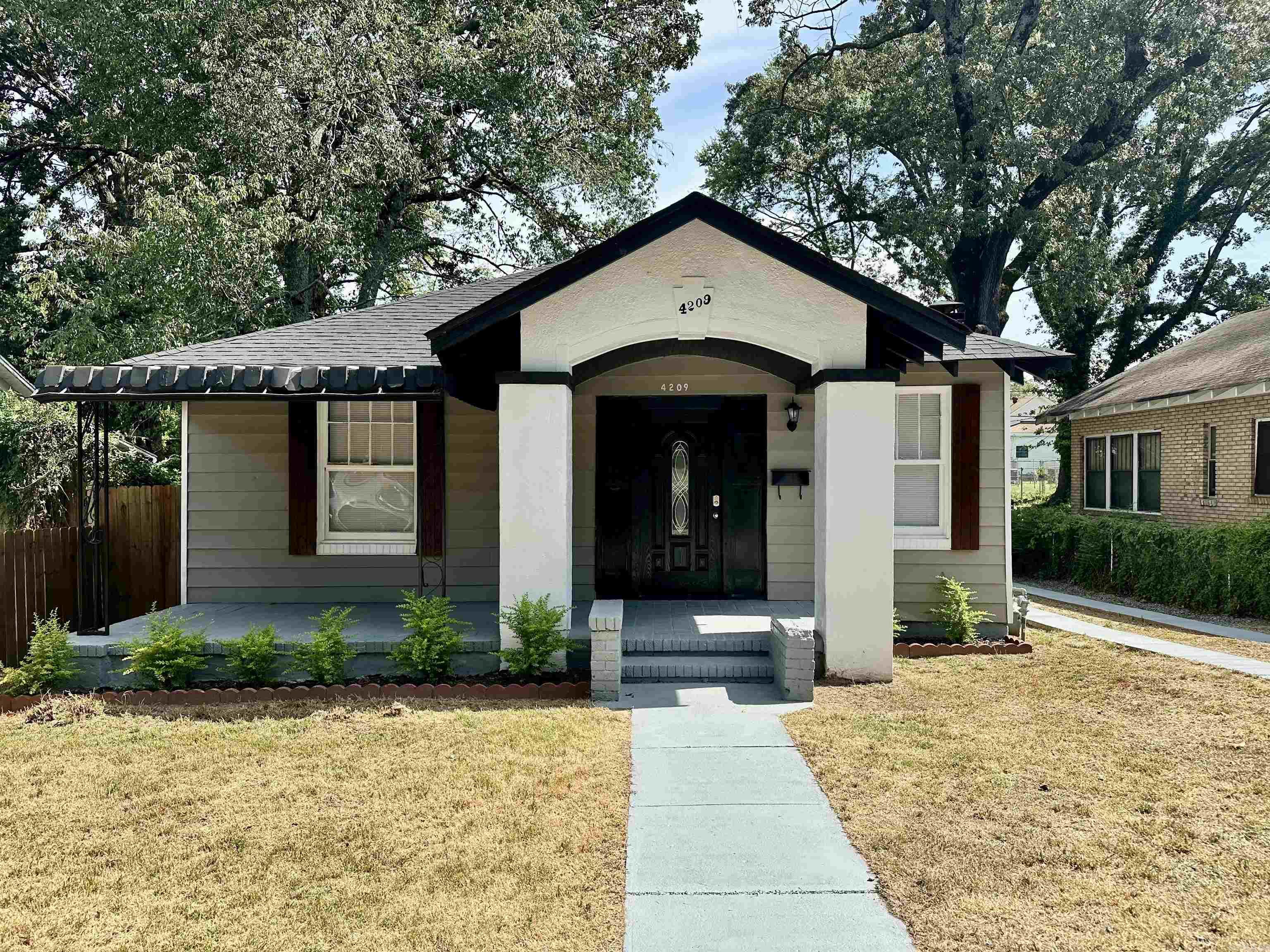 This renovated home has 2 bedrooms and 1 bath. New roof, new flooring, and fresh paint throughout the house. Central heat and air mini splits and privacy fence. Great starter home, schedule your showing now!