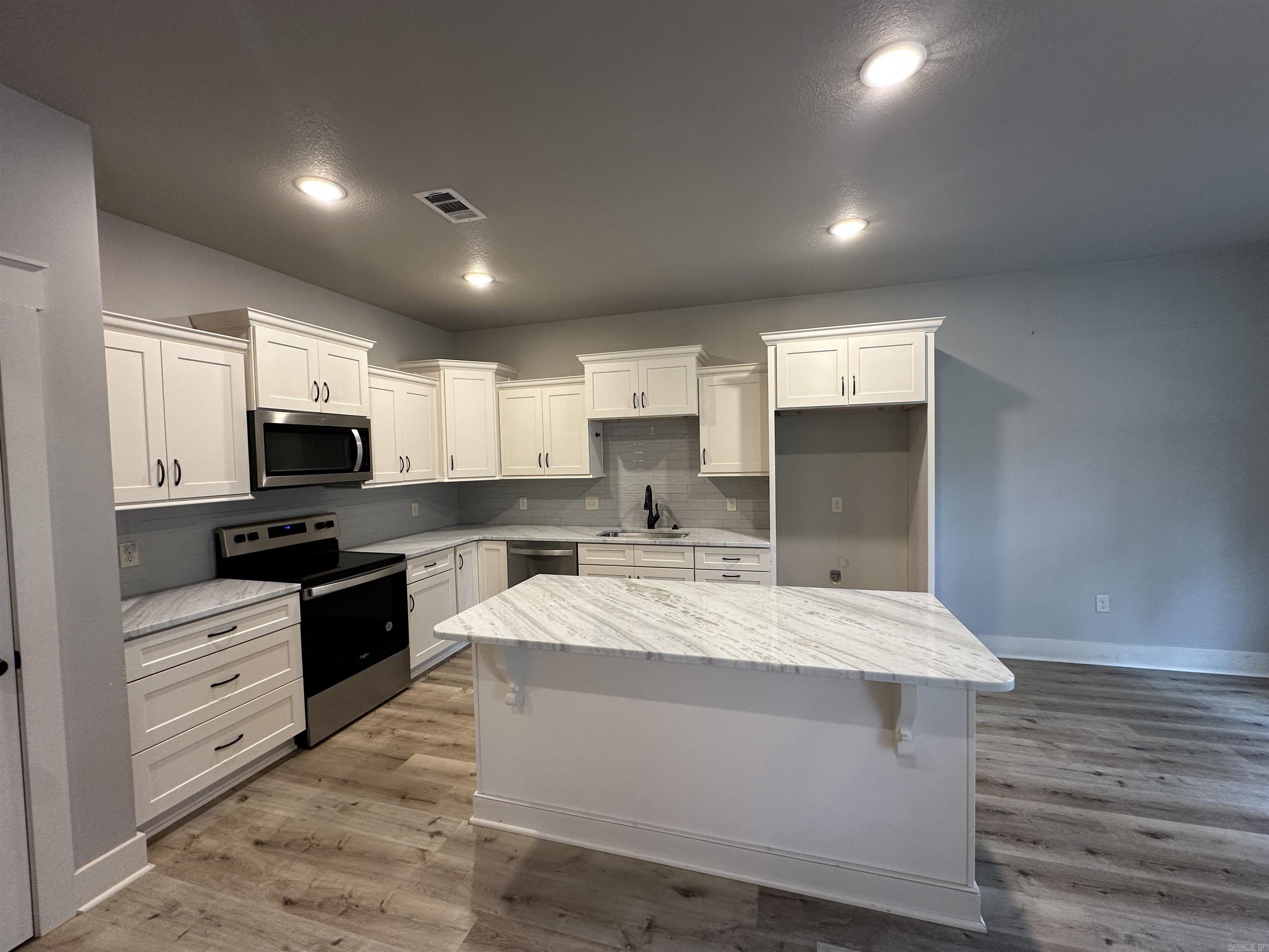 GATLIN CROSSING AT WHISPERING HI - Residential