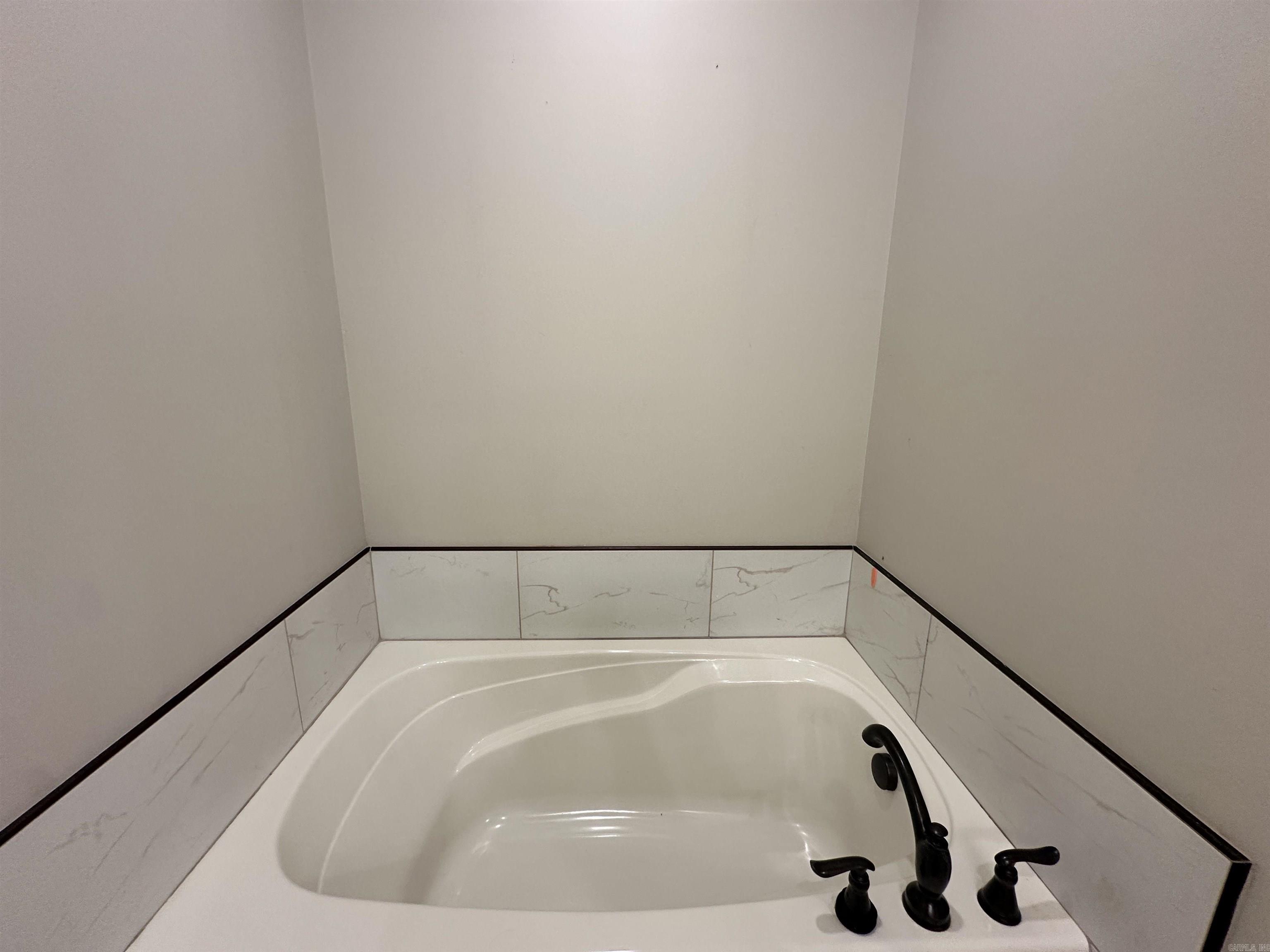 GATLIN CROSSING AT WHISPERING HI - Residential
