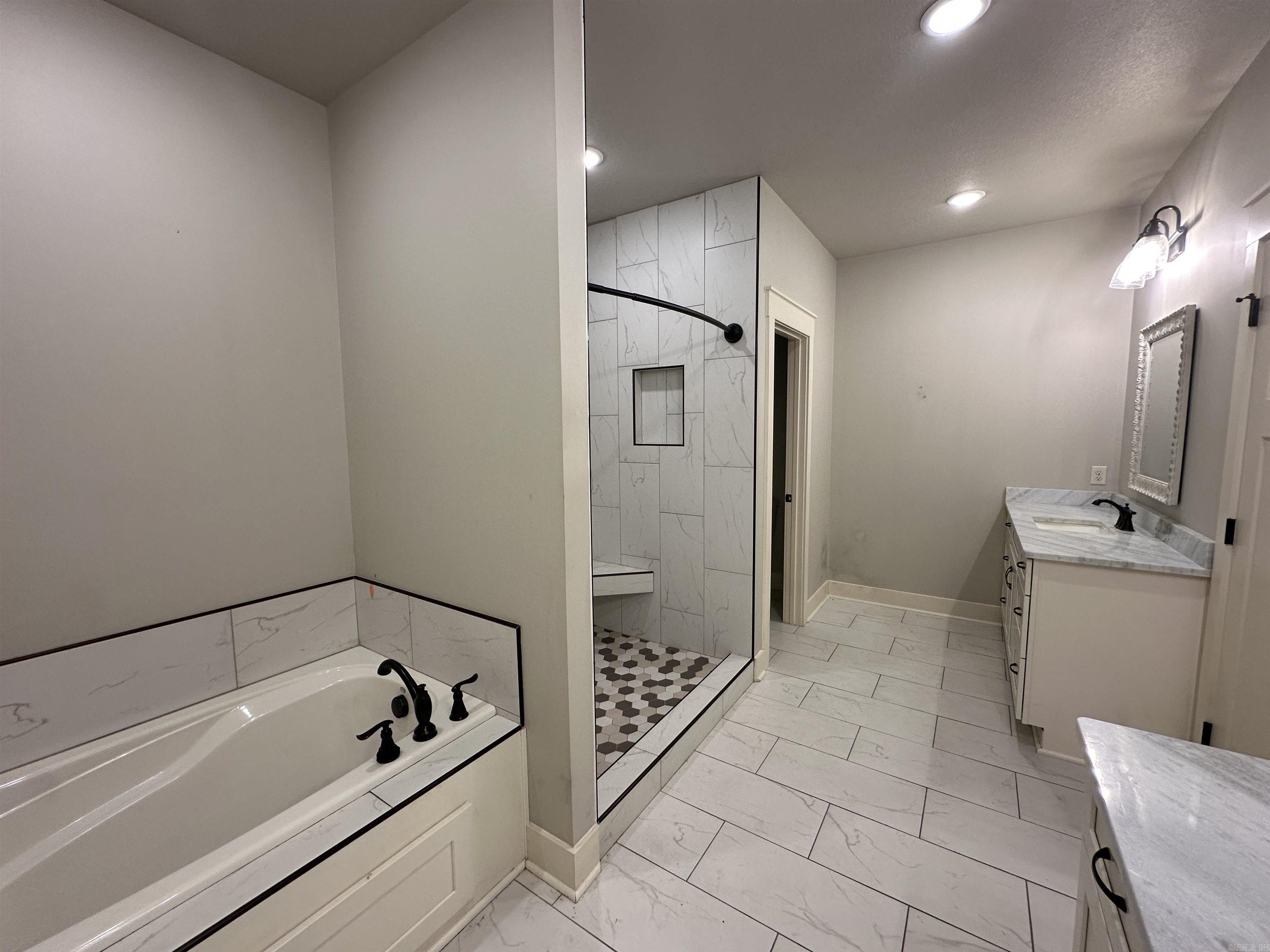 GATLIN CROSSING AT WHISPERING HI - Residential