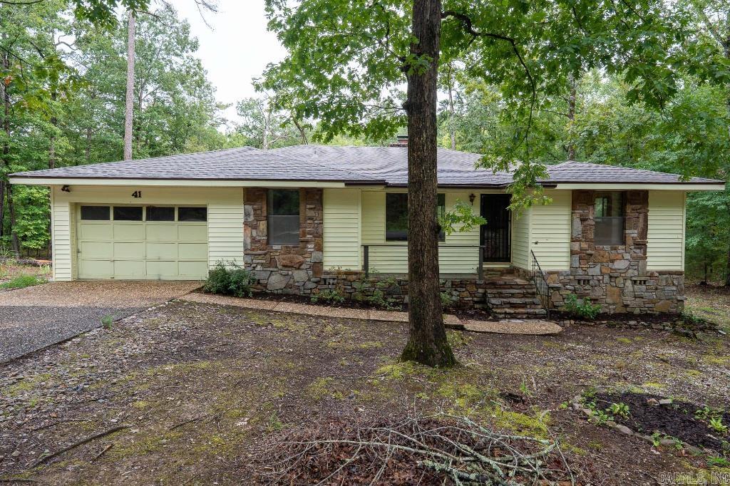FANTASTIC 2BED 2 BATH WITH A PRIVATE SETTING. THIS HOME FEATURES PRIVATE SETTING, NEUTRAL PAINT, NEW ROOF, DOUBLE FIREPLACE AND MUCH MORE. SUPER CLEAN MOVE IN READY