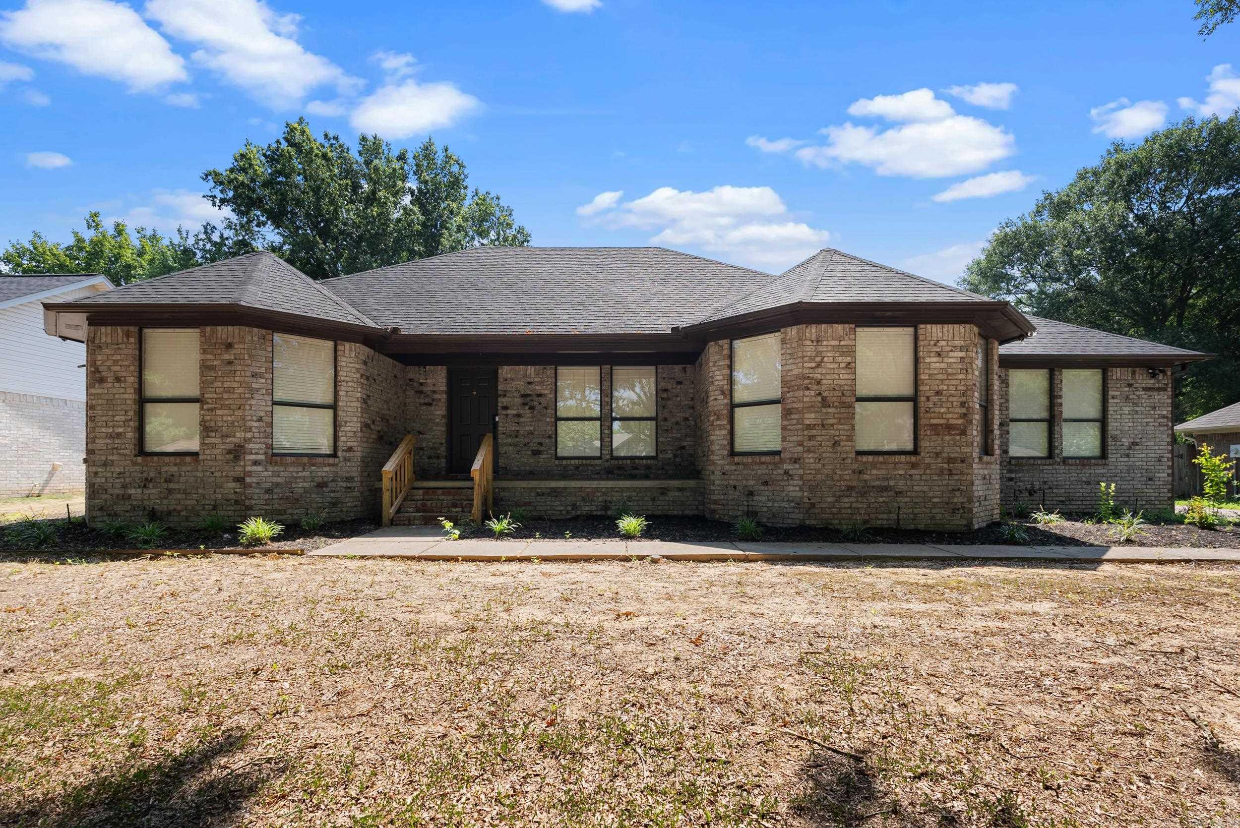 Embrace upscale living in West Conway with this exquisite 3-bedroom, 2.5-bath residence. Spanning 2,273 sqft, this home is a testament to luxury and style. Revel in the newly installed roof(2023), new LVP flooring, and elegant porcelain tiles that grace the kitchen space. The custom owner's suite, complete with a deluxe shower and soaker tub, offers a serene retreat. The kitchen, adorned with quartz countertops and modern fixtures, is a chef's delight. Nestled on a spacious lot with a fenced yard, this fully remodeled home stands as a beacon of refined living. Experience the pinnacle of comfort and design ā schedule your tour today!