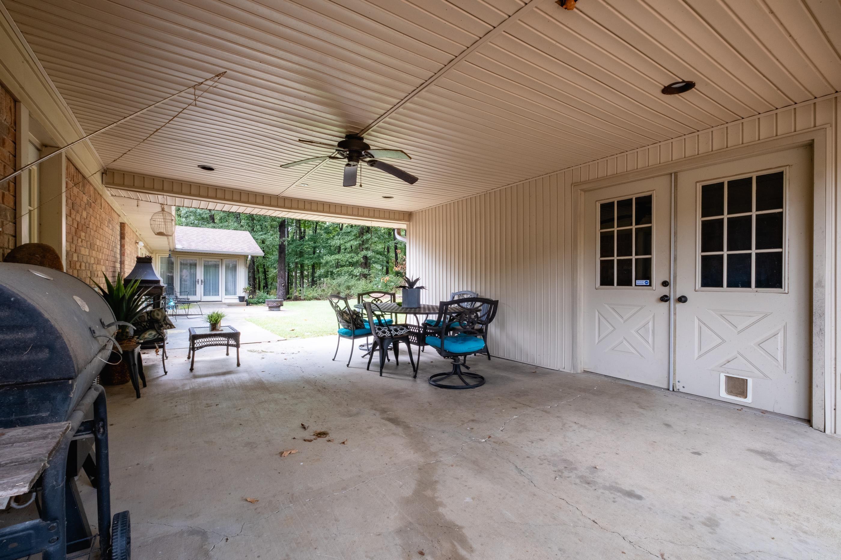 MAUMELLE CLUB MANOR TO CRYSTAL - Residential